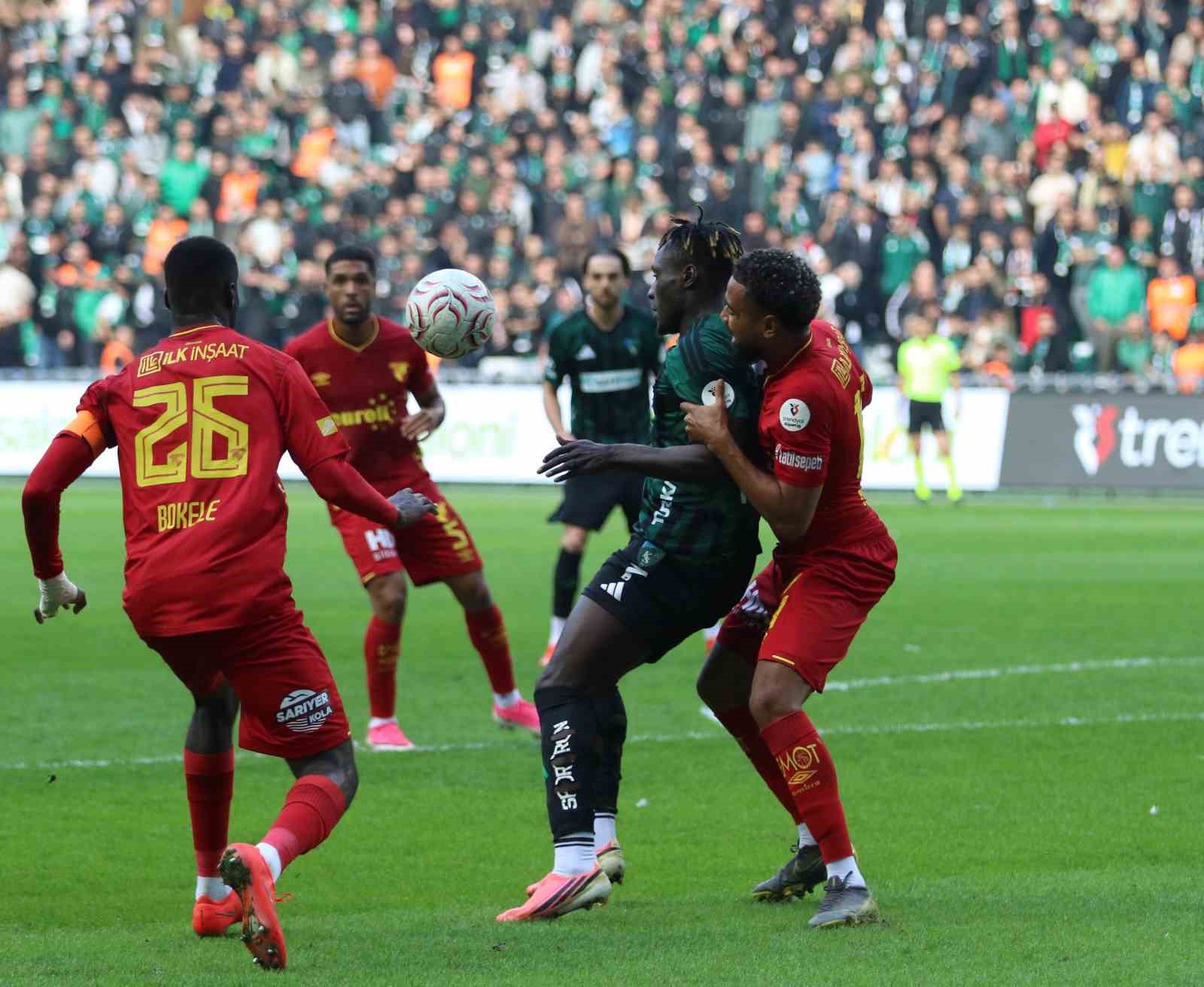 Trendyol Süper Lig: Kocaelispor: 0 - Göztepe: 1 (İlk yarı)