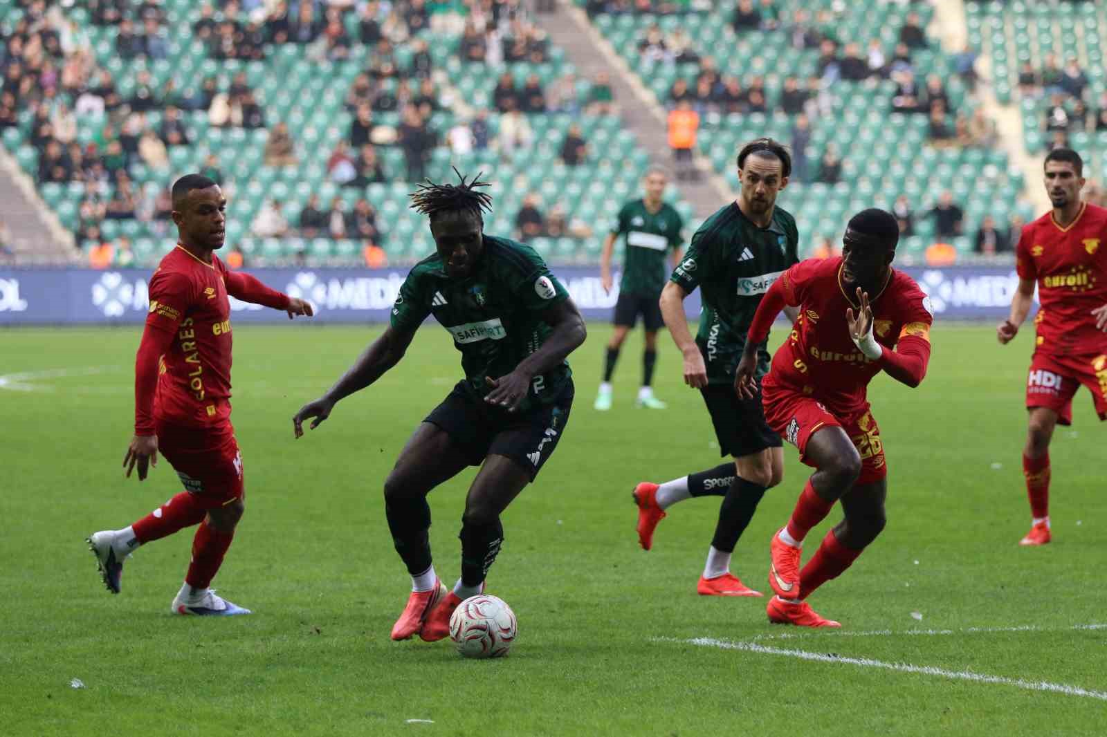 Trendyol Süper Lig: Kocaelispor: 0 - Göztepe: 1 (İlk yarı)