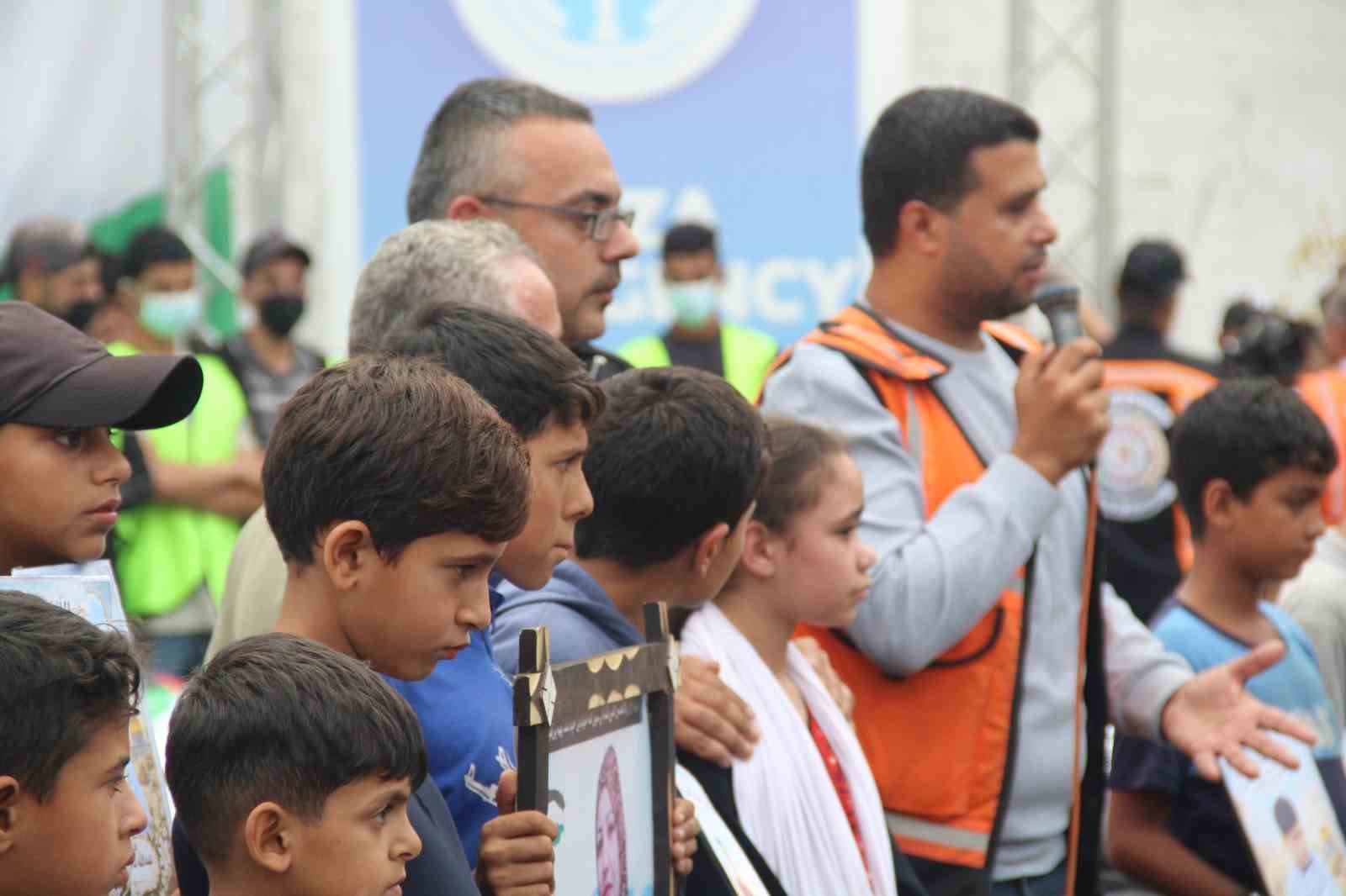 Gazze’de 3 yıl sonra enkazdan çıkarılan 75 Filistinli için cenaze töreni