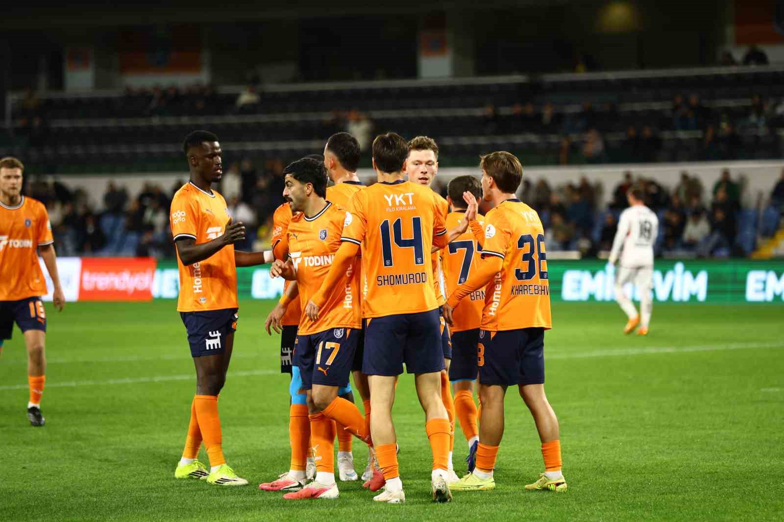 Trendyol Süper Lig: Başakşehir: 1 - Gaziantep FK: 0 (Maç devam ediyor)