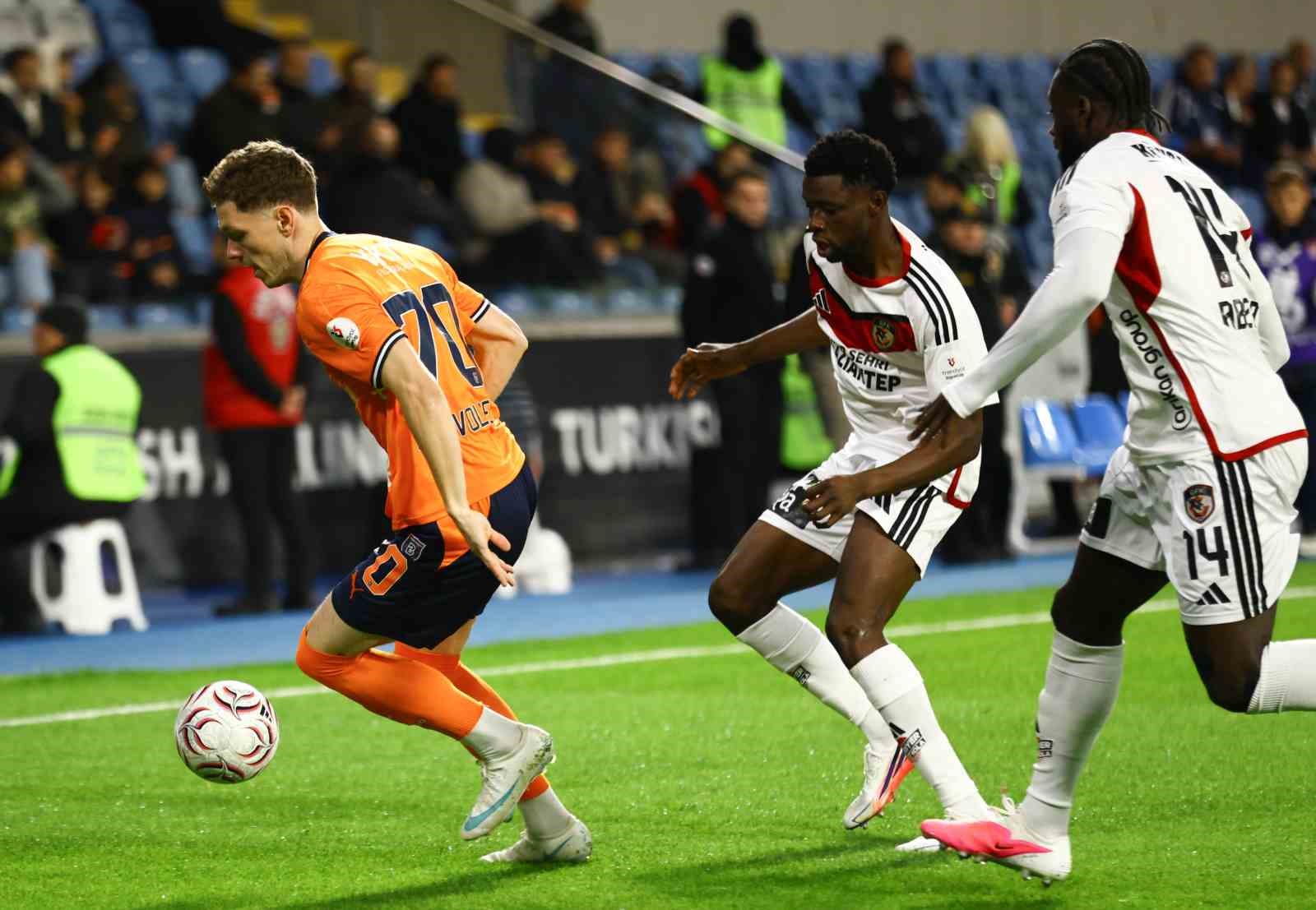 Trendyol Süper Lig: Başakşehir: 1 - Gaziantep FK: 0 (Maç devam ediyor)