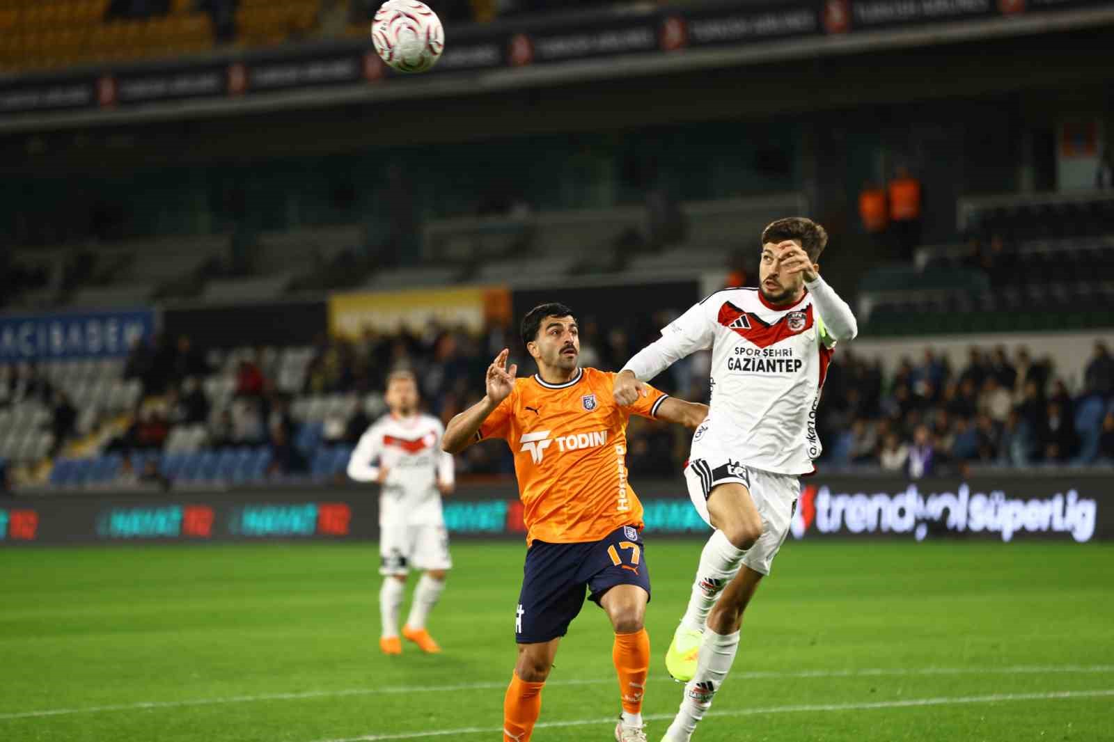 Trendyol Süper Lig: Başakşehir: 1 - Gaziantep FK: 0 (Maç devam ediyor)