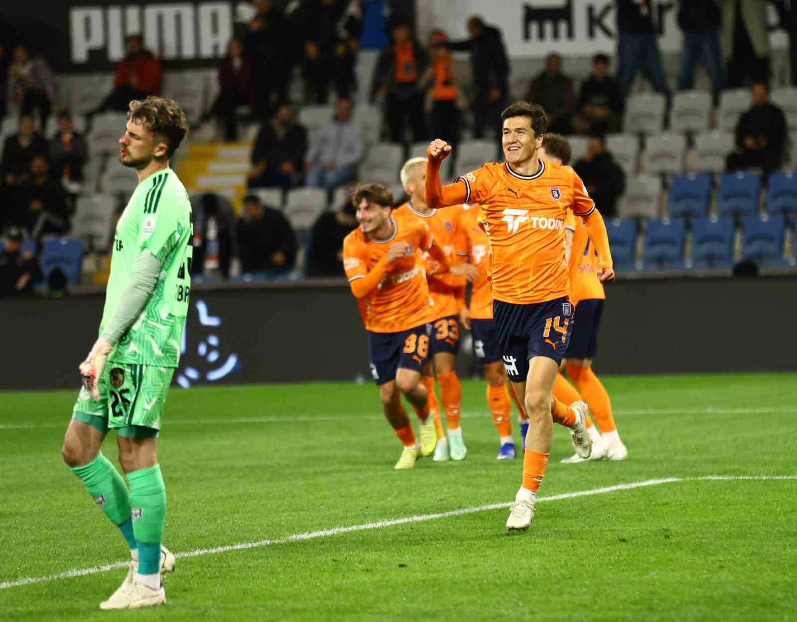 Trendyol Süper Lig: Başakşehir: 1 - Gaziantep FK: 0 (Maç devam ediyor)