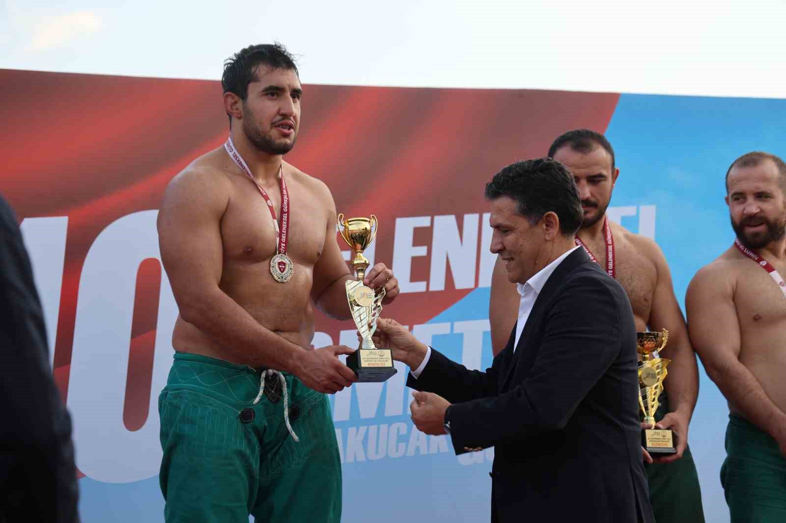 Kozan’da başpehlivan Efe Anıl Al oldu