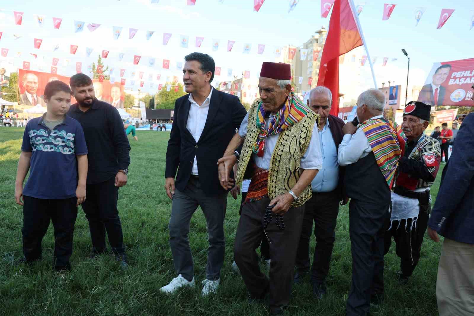 Kozan’da başpehlivan Efe Anıl Al oldu