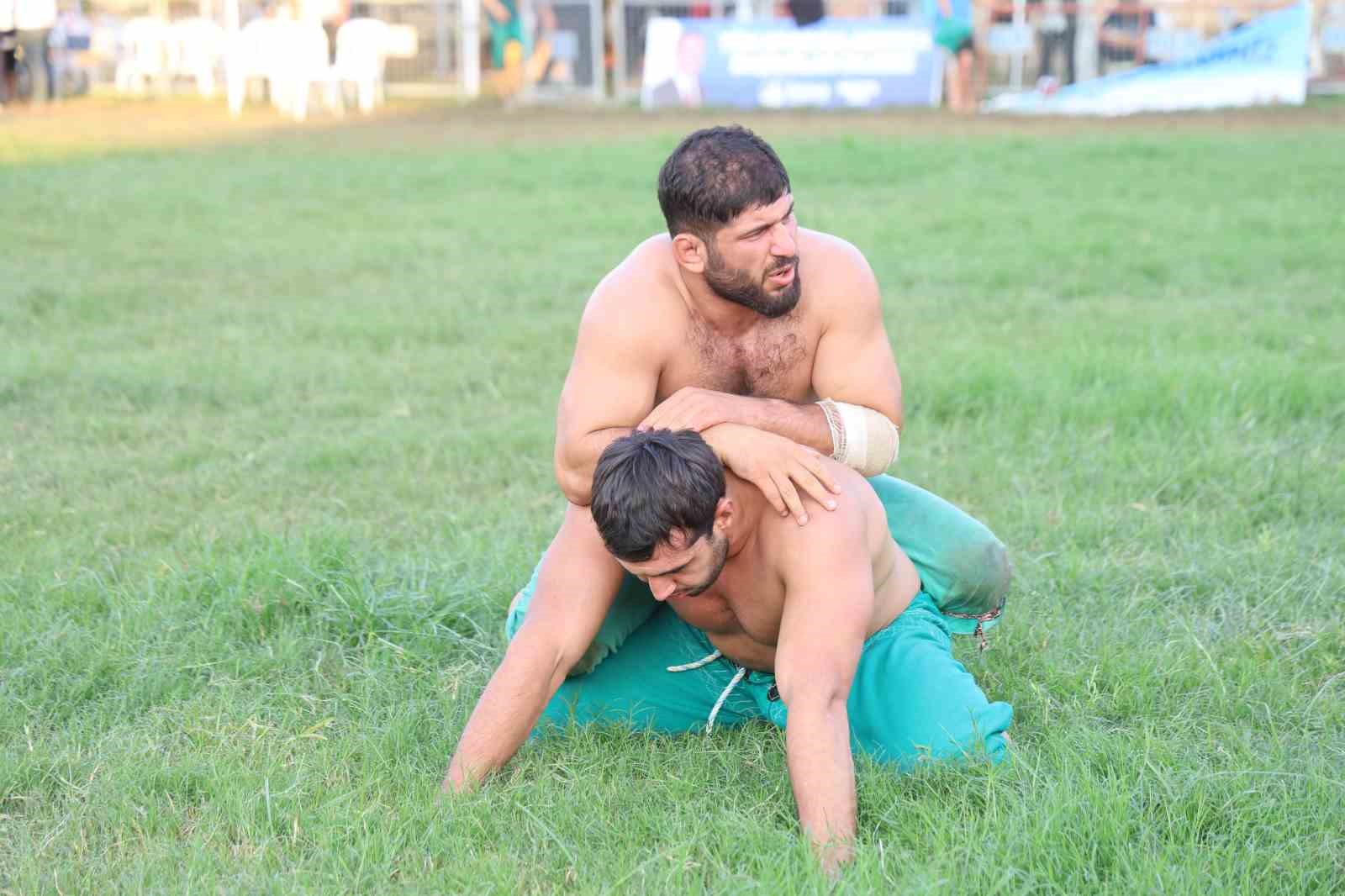 Kozan’da başpehlivan Efe Anıl Al oldu