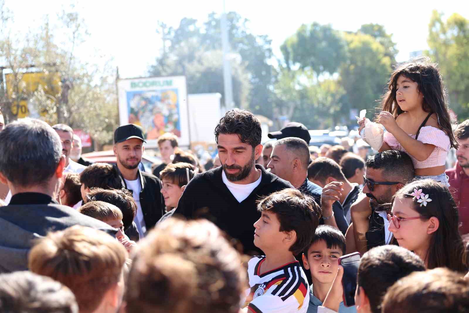 Bodrum FK ve ’Daha 17’ oyuncularına sevgi seli
