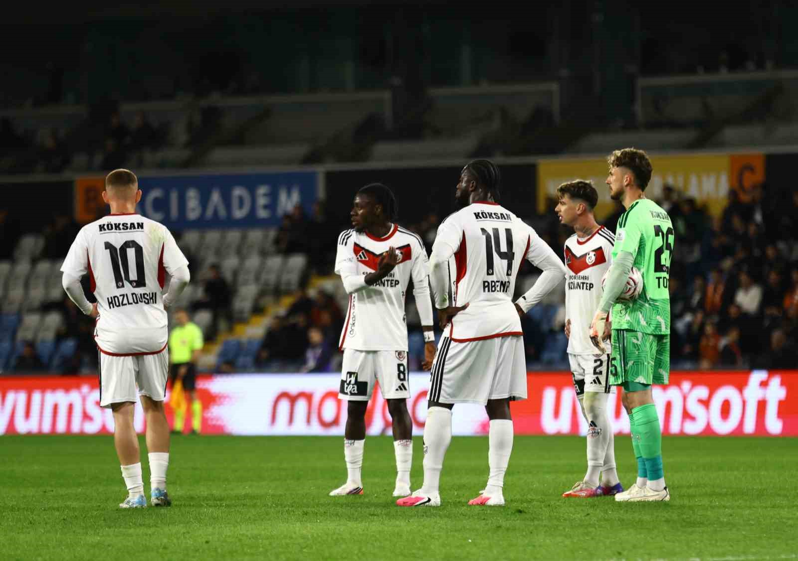 Trendyol Süper Lig: Başakşehir: 1 - Gaziantep FK: 0 (İlk yarı)