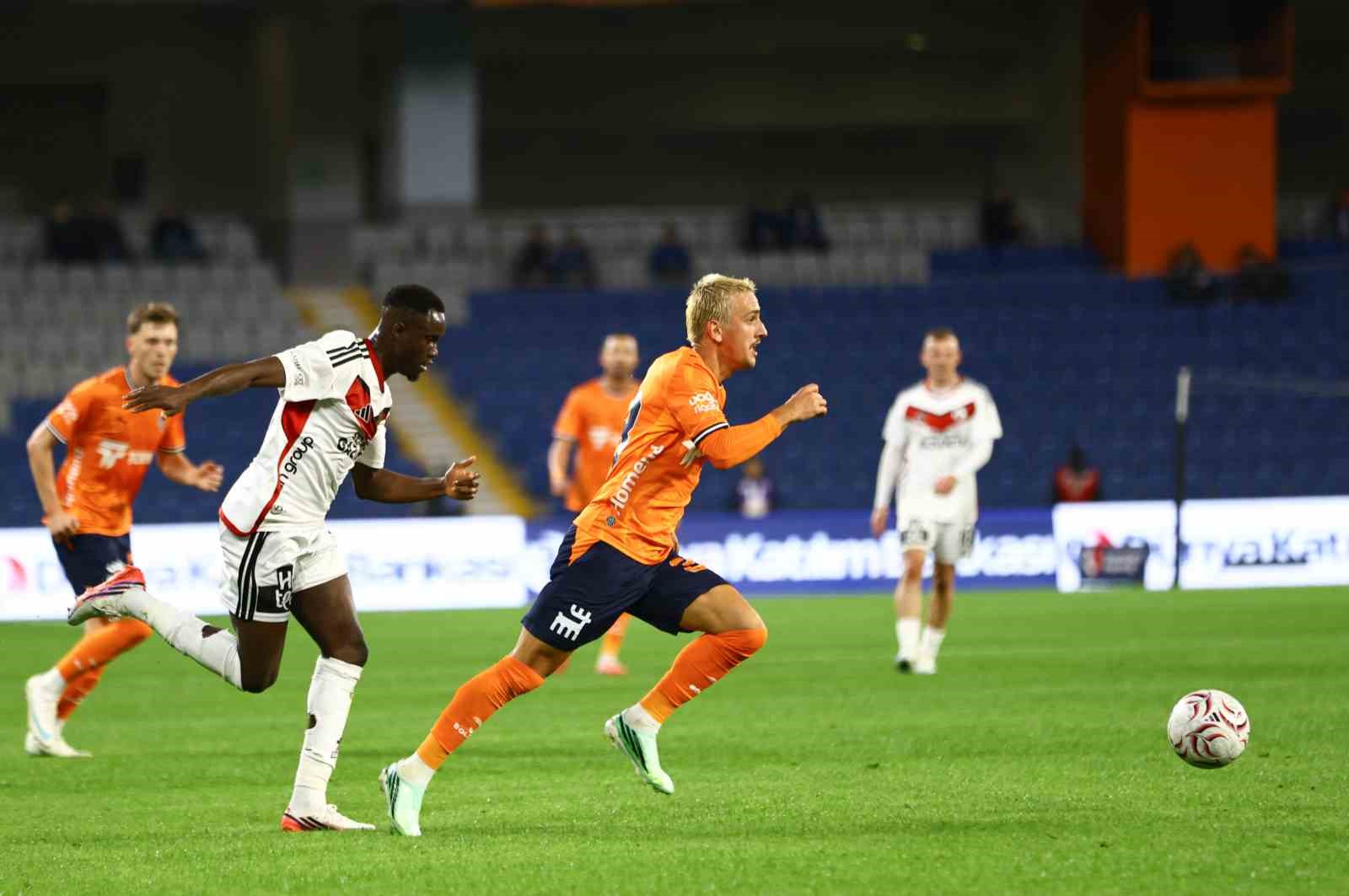 Trendyol Süper Lig: Başakşehir: 1 - Gaziantep FK: 0 (İlk yarı)