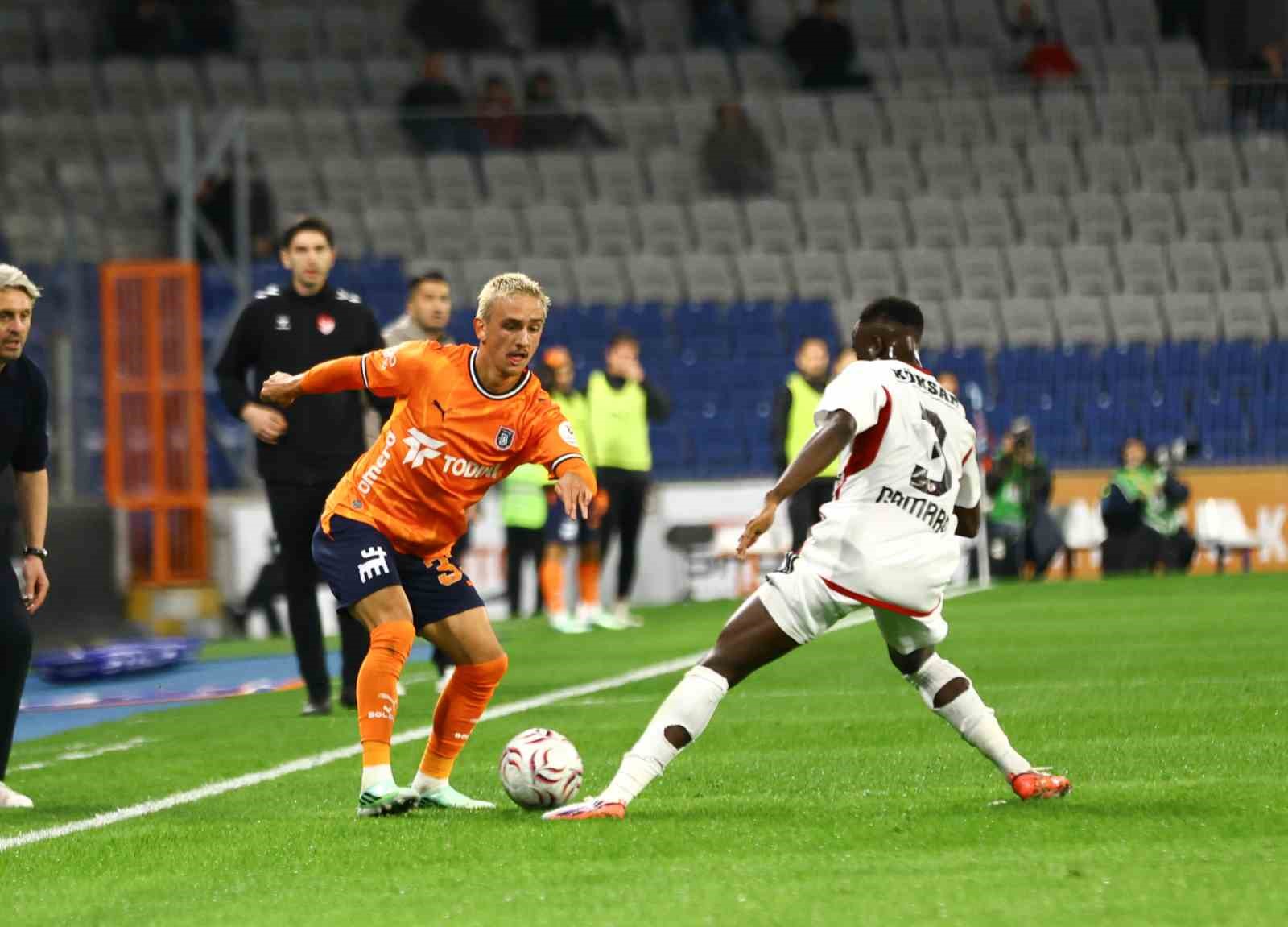 Trendyol Süper Lig: Başakşehir: 1 - Gaziantep FK: 0 (İlk yarı)