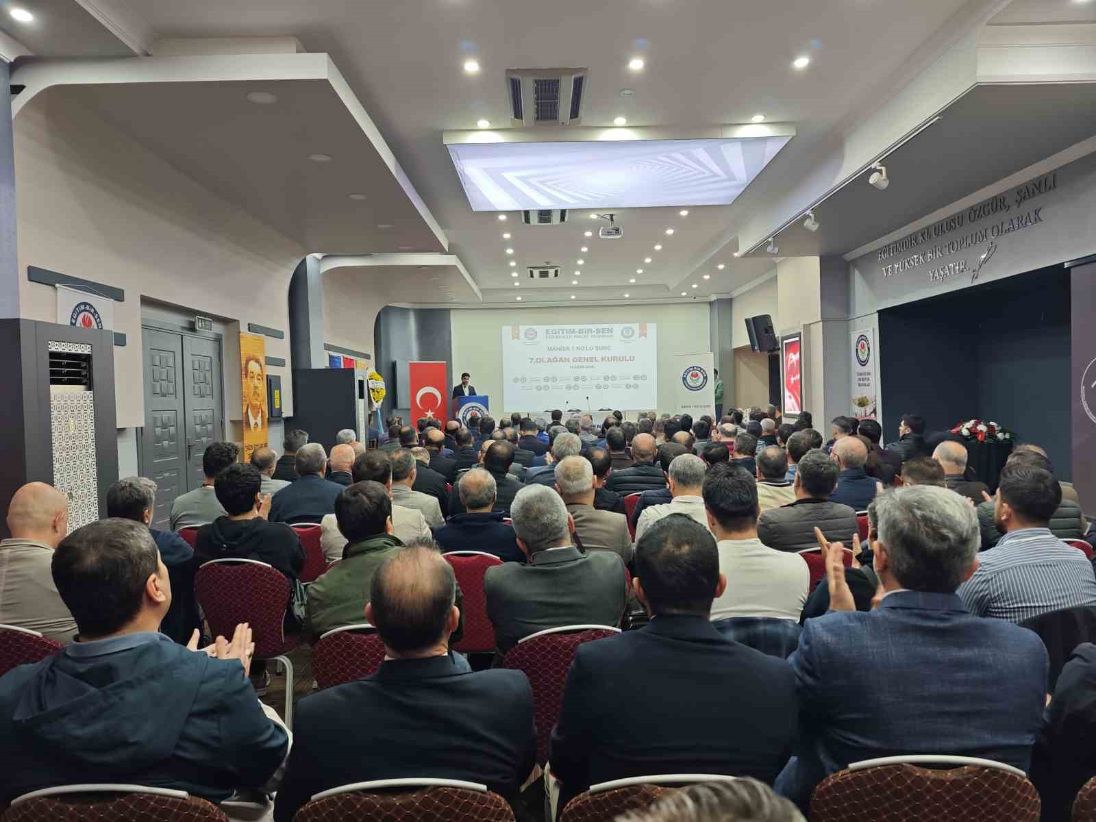 Eğitim-Bir-Sen Manisa’da Ahmet Yasav güven tazeledi