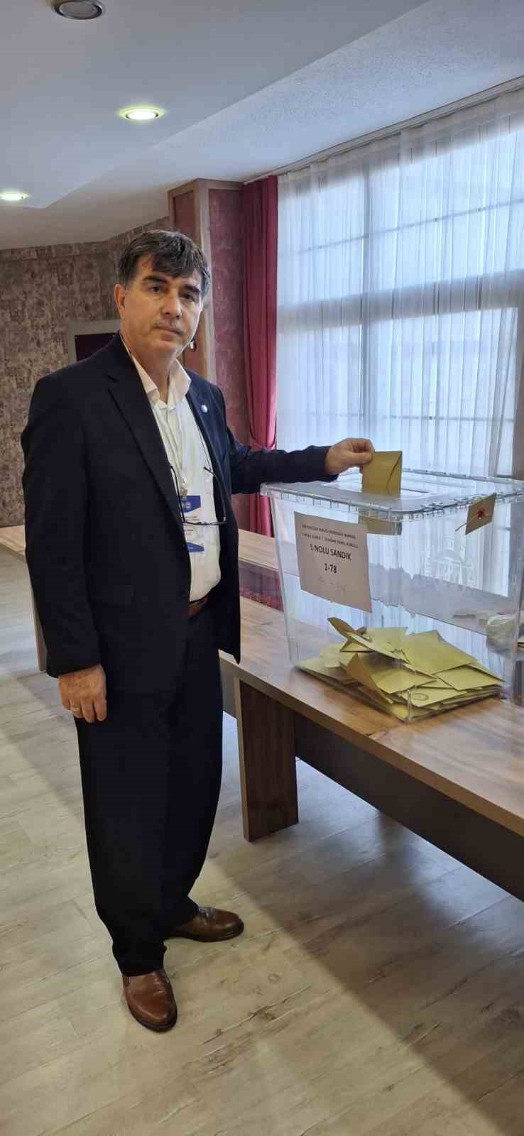 Eğitim-Bir-Sen Manisa’da Ahmet Yasav güven tazeledi