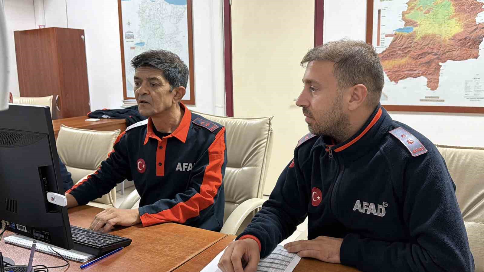 Kurtarma operasyonunda ninni söyleyerek bebeği uyutan AFAD personeli o anları anlattı