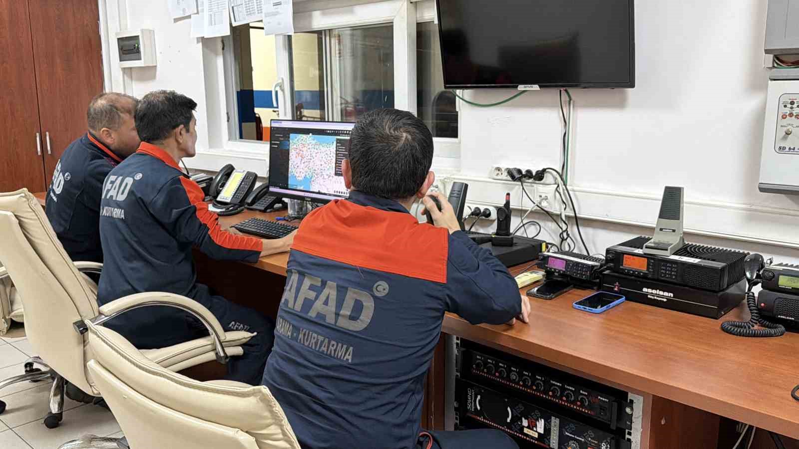 Kurtarma operasyonunda ninni söyleyerek bebeği uyutan AFAD personeli o anları anlattı