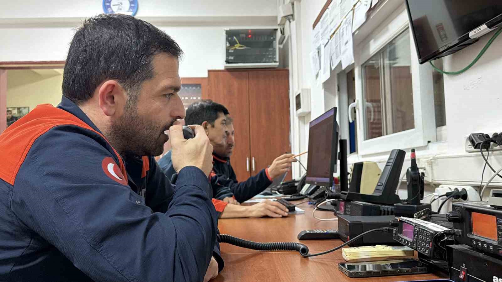 Kurtarma operasyonunda ninni söyleyerek bebeği uyutan AFAD personeli o anları anlattı