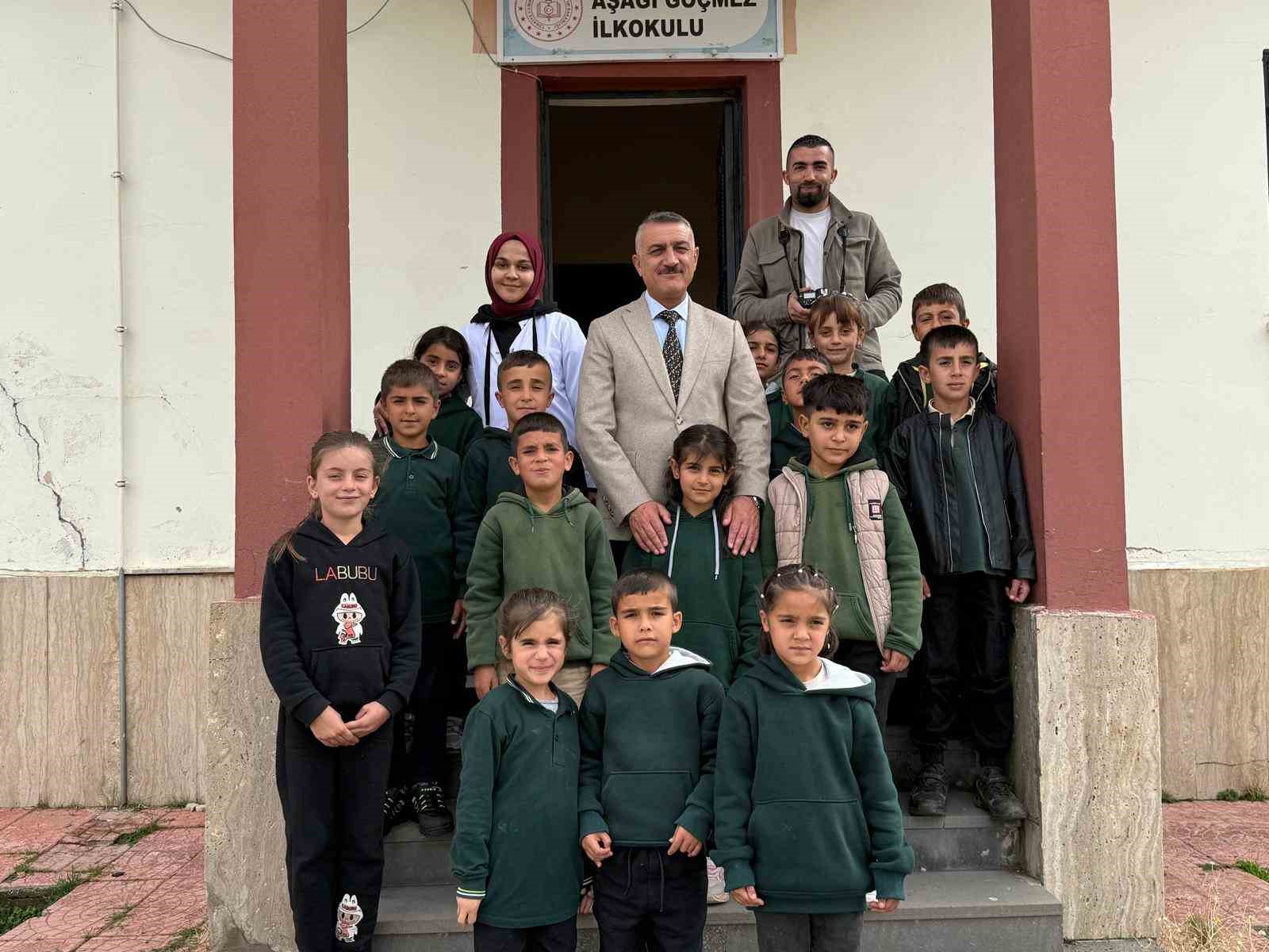 Patnos Gazeteciler Cemiyeti’nden öğrencilerine çanta ve kırtasiye desteği