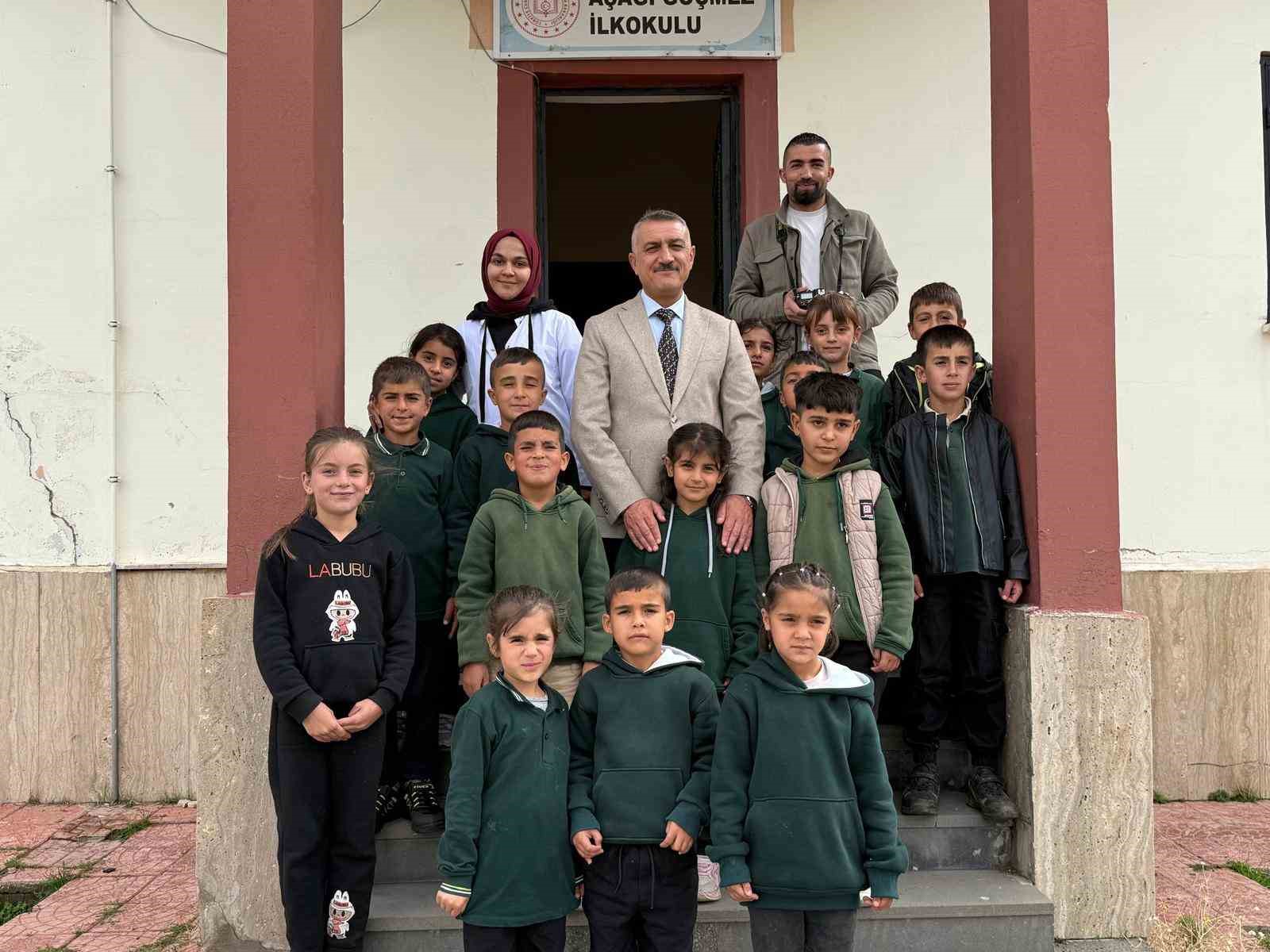 Patnos Gazeteciler Cemiyeti’nden öğrencilerine çanta ve kırtasiye desteği