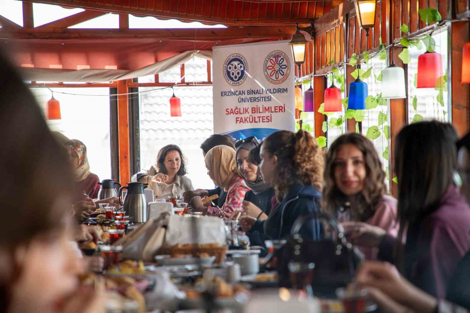 EBYÜ’de akademisyenler ve öğrenciler geleneksel kahvaltıda buluştu