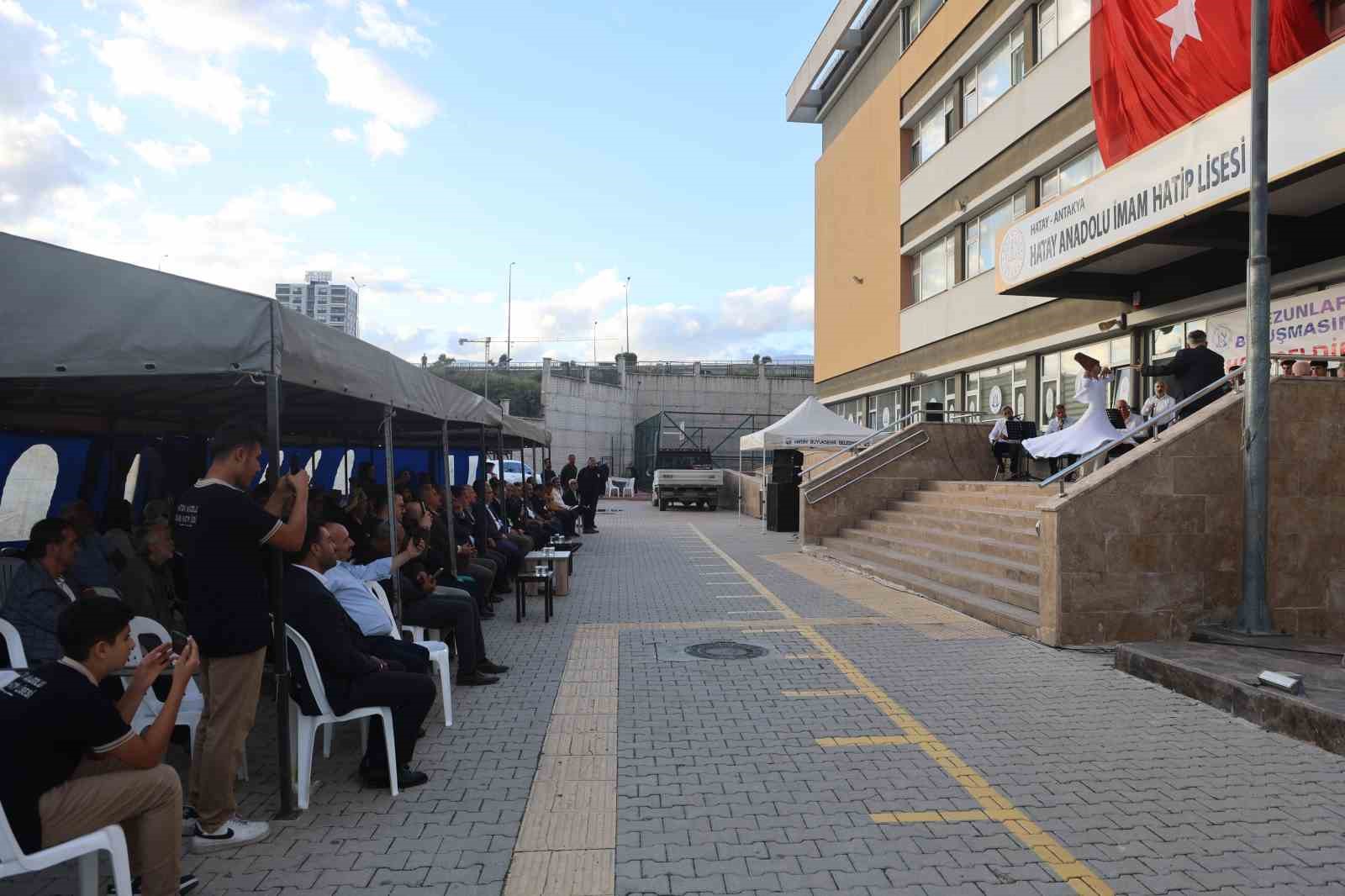Hatay’da mezunlar buluştu, eski dostluklar yeniden canlandı