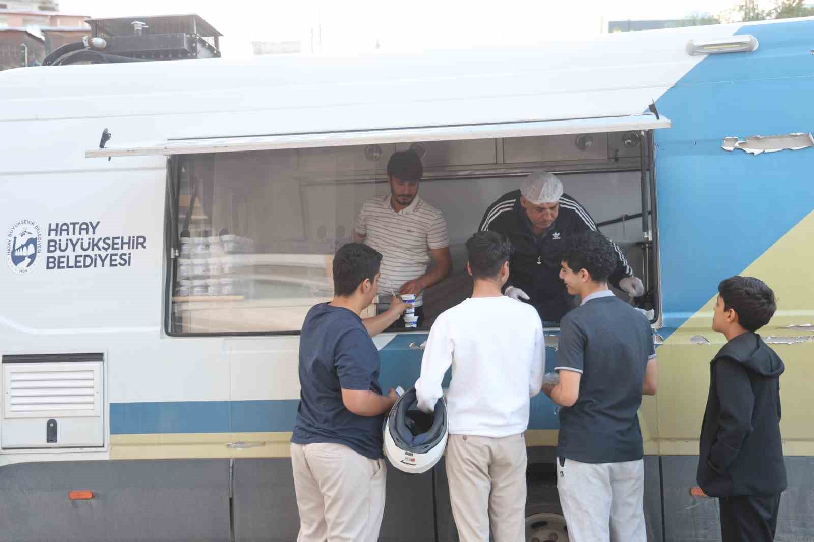 Hatay’da mezunlar buluştu, eski dostluklar yeniden canlandı
