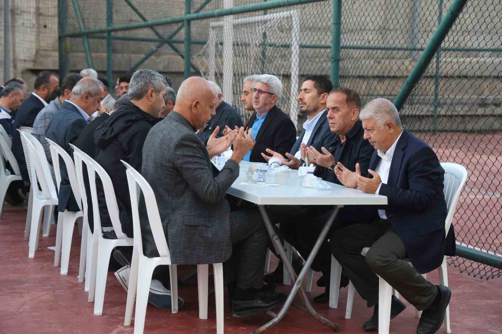 Hatay’da mezunlar buluştu, eski dostluklar yeniden canlandı
