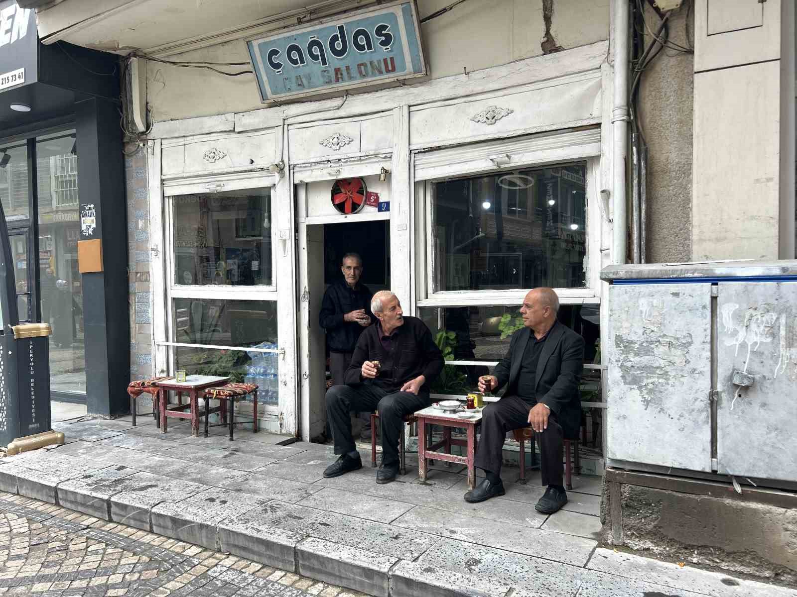 Van’da yıllara meydan okuyan kahvehanede 45 yıllık emek