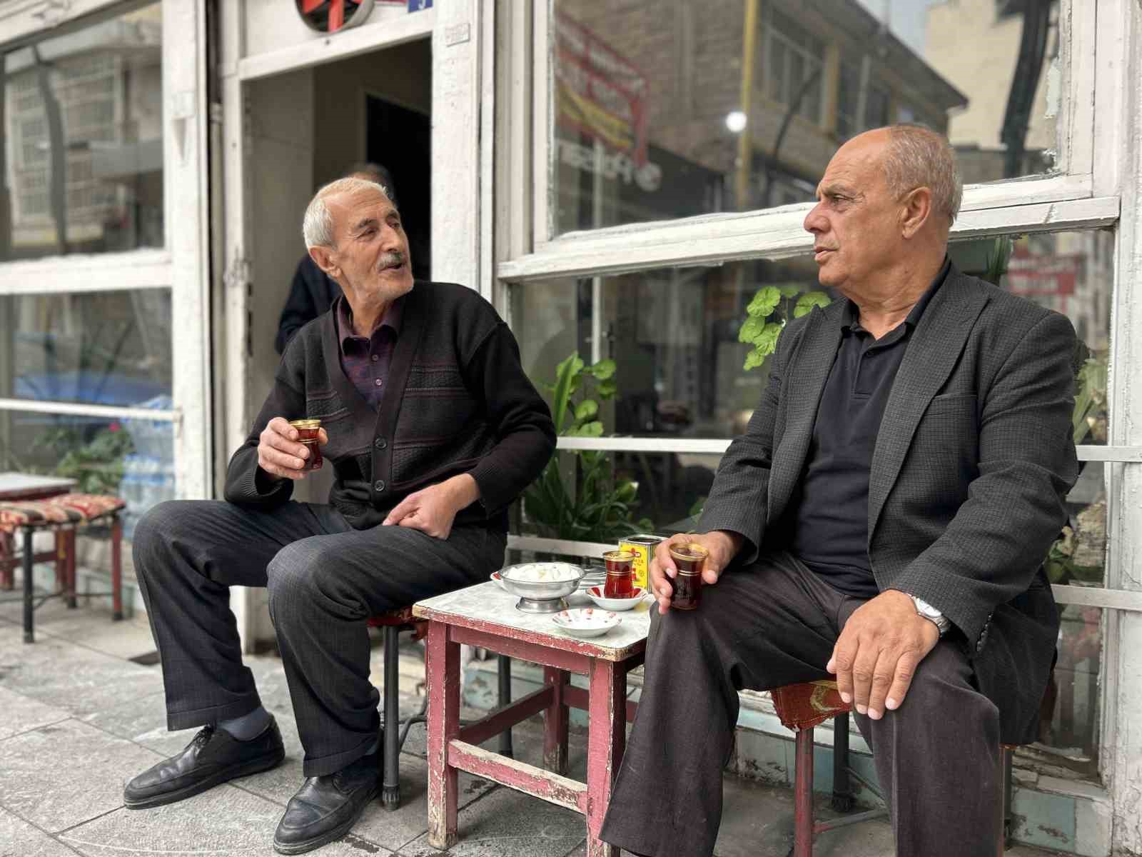 Van’da yıllara meydan okuyan kahvehanede 45 yıllık emek
