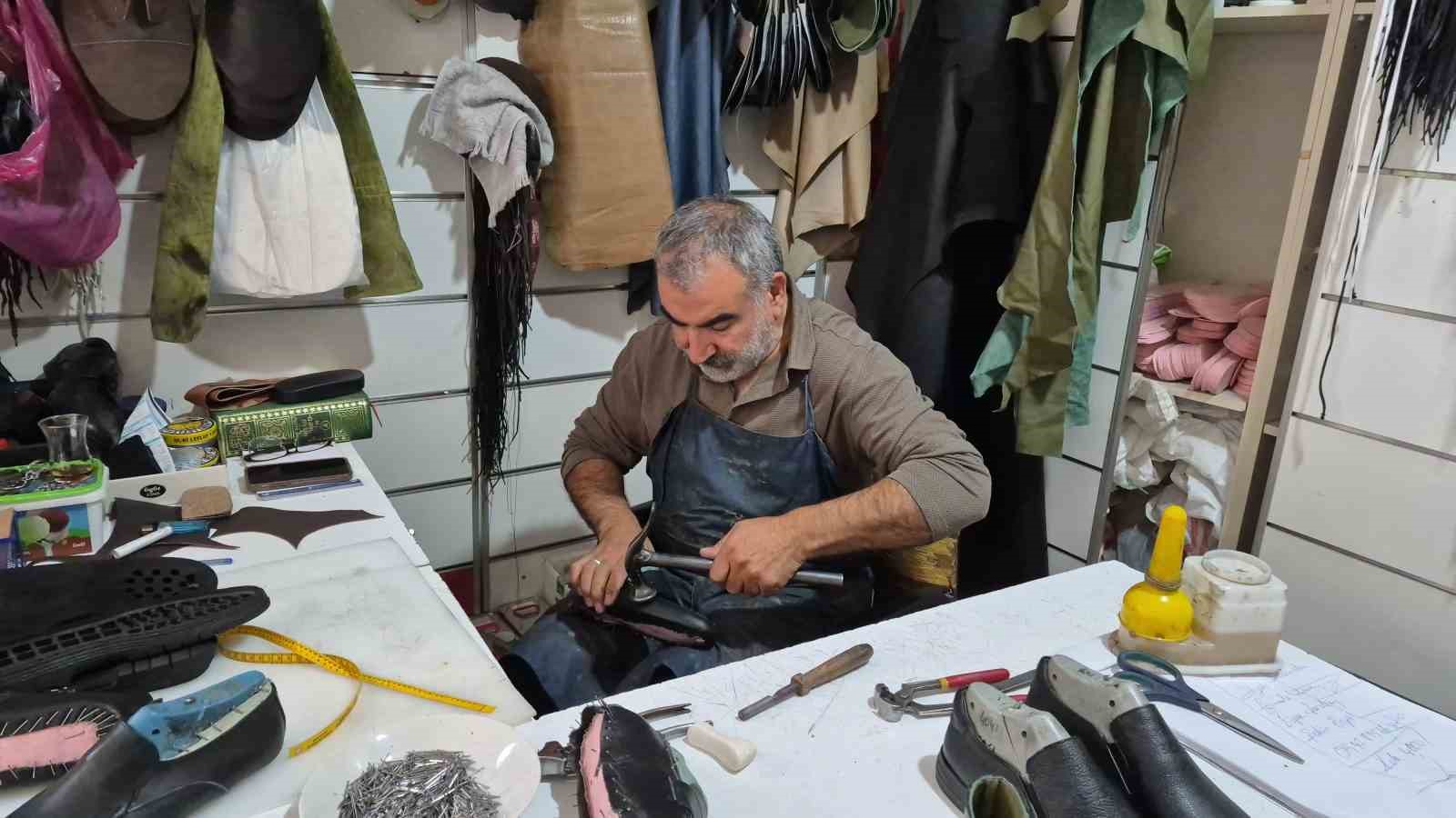 Yozgatlı kunduracı Ali Şahin: "Amacımız sanatımızı yaşatmak"