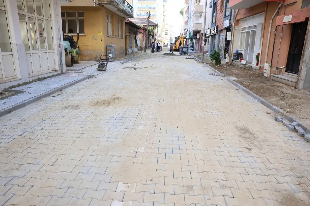 İncirliova’da yol çalışmaları sürüyor