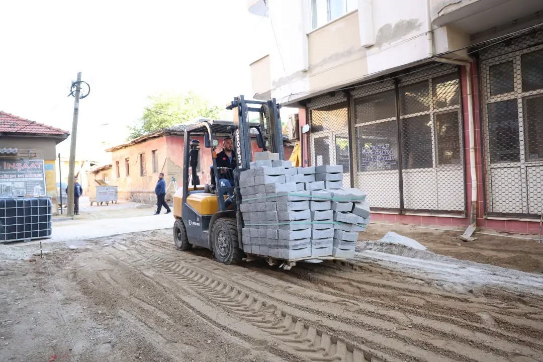 İncirliova’da yol çalışmaları sürüyor