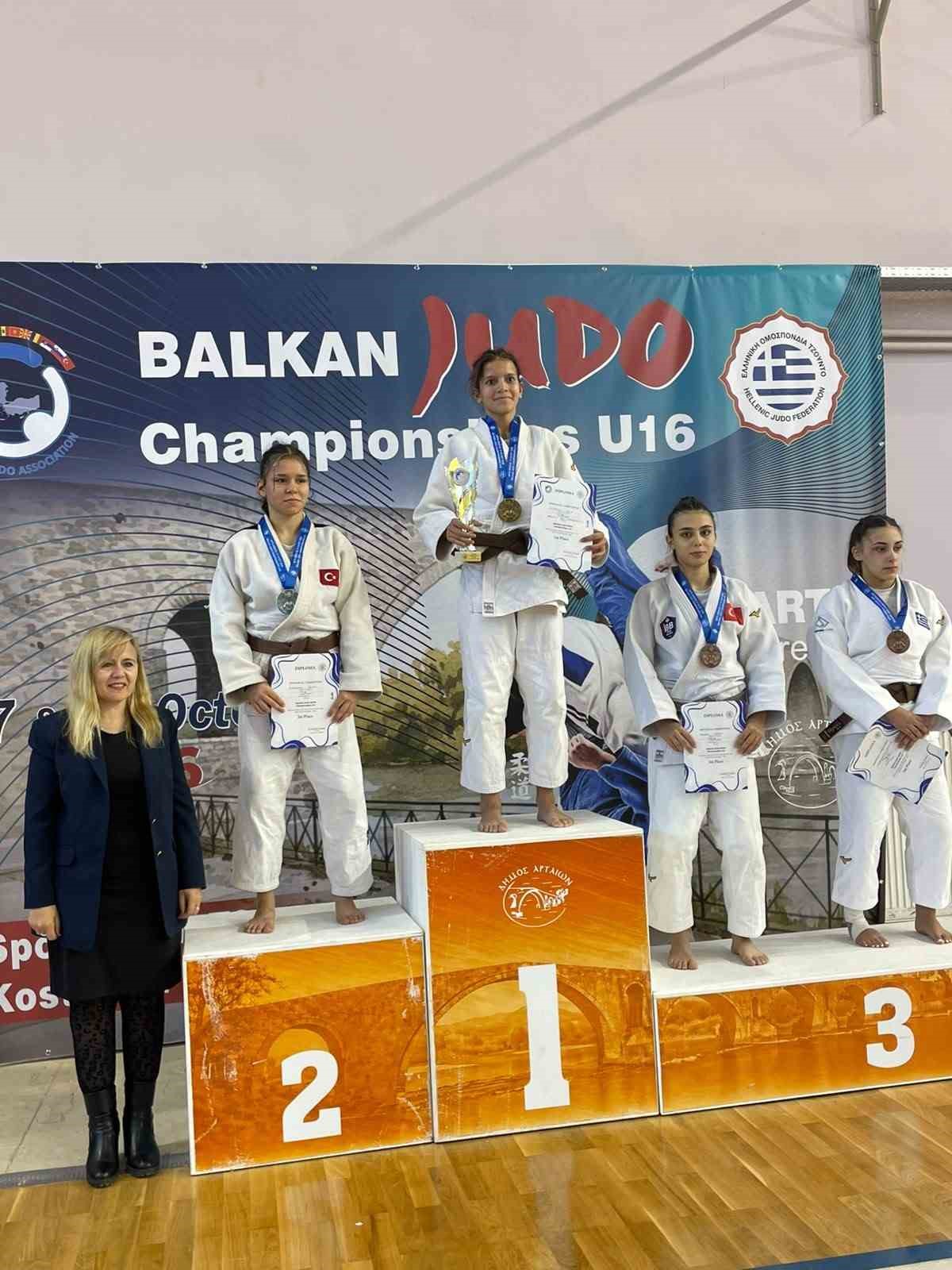 Arife Aydınoğlu’ndan judo Balkan ikinciliği