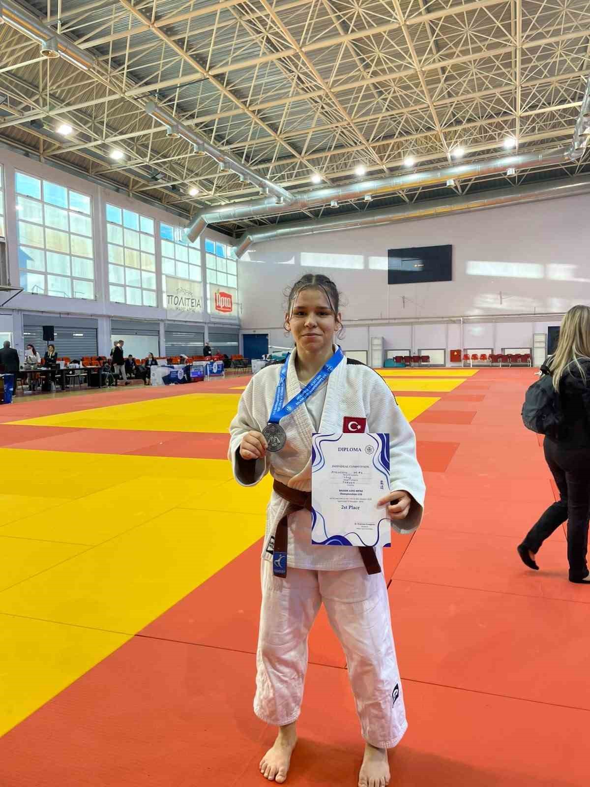 Arife Aydınoğlu’ndan judo Balkan ikinciliği