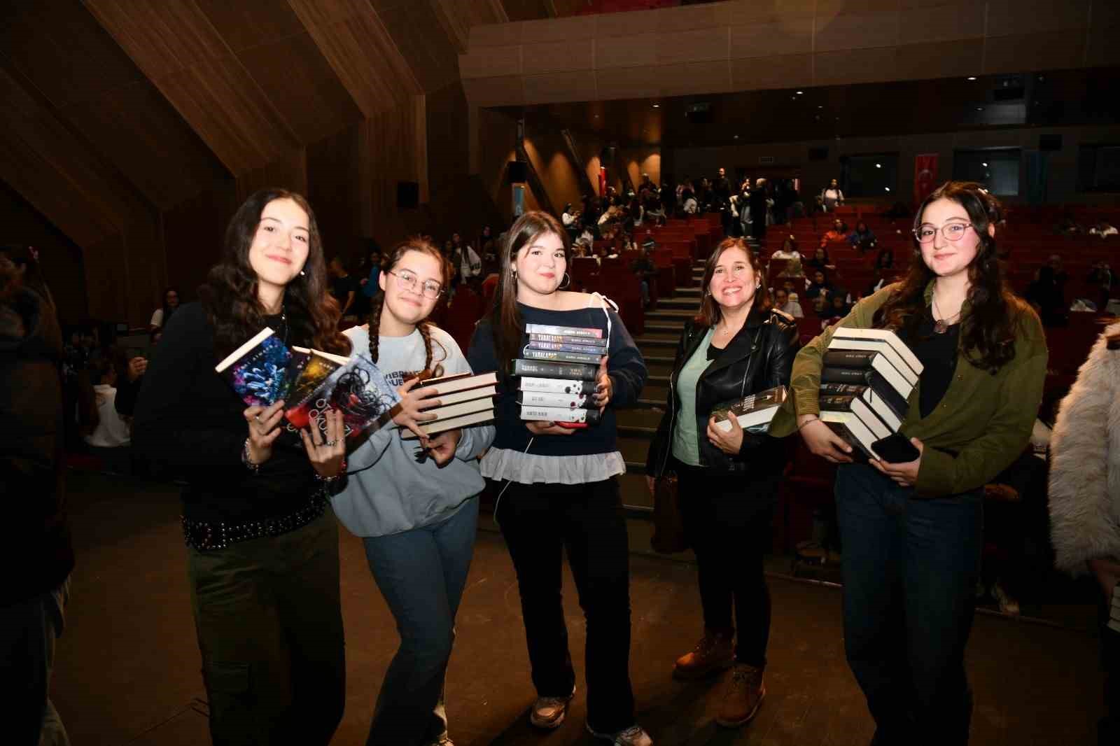 Balıkesir Kitap Fuarını hafta sonu 40 bin kişi ziyaret etti