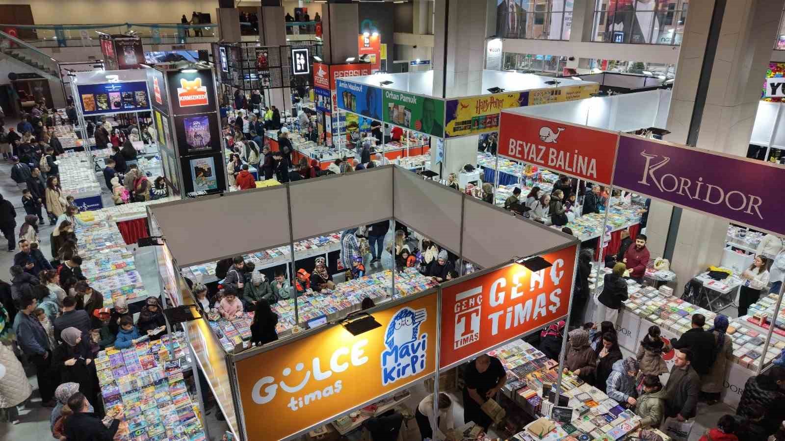 Balıkesir Kitap Fuarını hafta sonu 40 bin kişi ziyaret etti