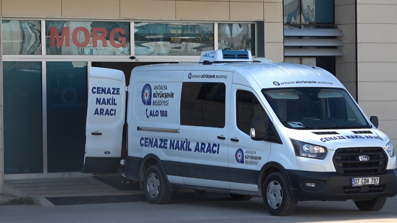Eski amatör futbolcu masterlar turnuvası için geldiği Antalya’da hayatını kaybetti, yakınları gözyaşlarına boğuldu
