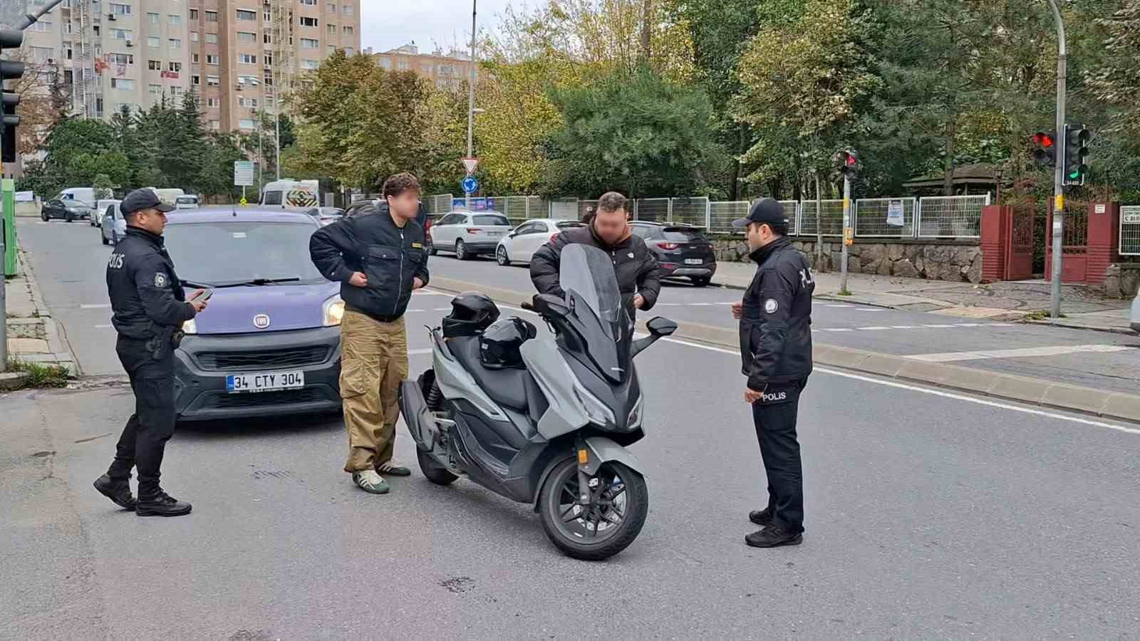 Okul önlerinde sıkı denetim: Ataşehir’de polisten asayiş ve güvenlik uygulaması