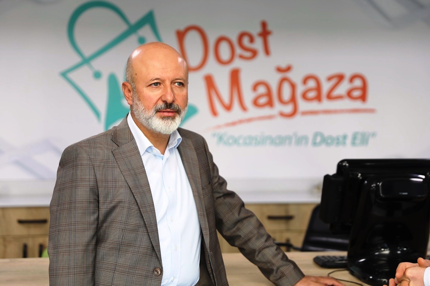 Başkan Çolakbayrakdar: "Paranın geçmediği mağazalarda hemşehrilerimizin yanındayız"