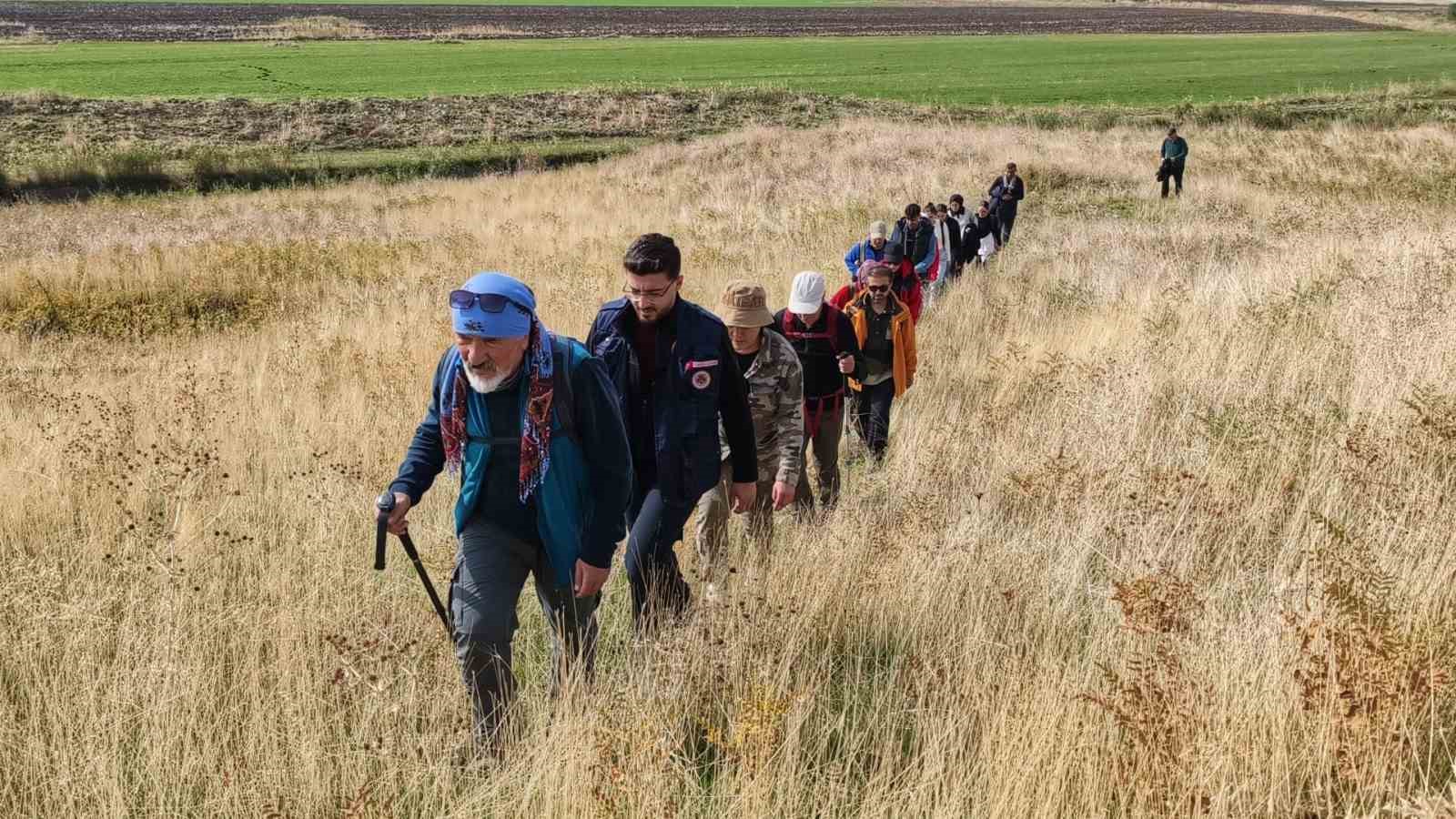 Muş’ta tarihi ve doğal güzelliklere dikkat çekmek için yürüdüler