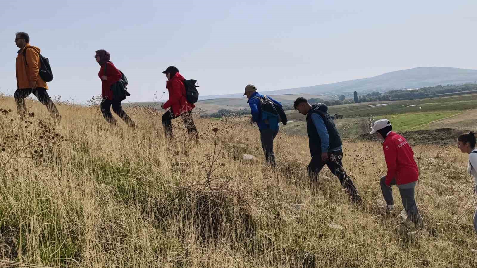 Muş’ta tarihi ve doğal güzelliklere dikkat çekmek için yürüdüler