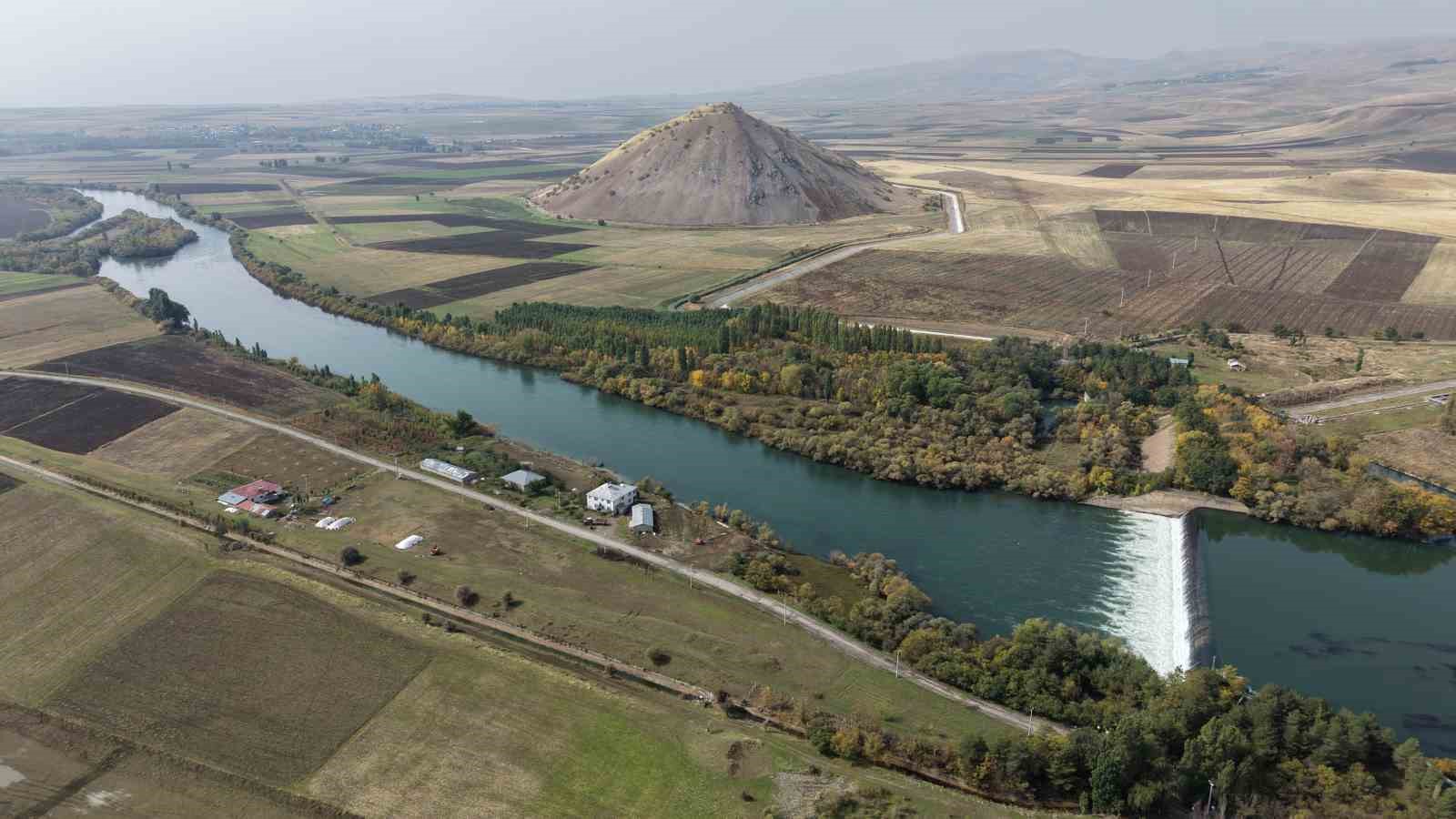 Muş’ta tarihi ve doğal güzelliklere dikkat çekmek için yürüdüler