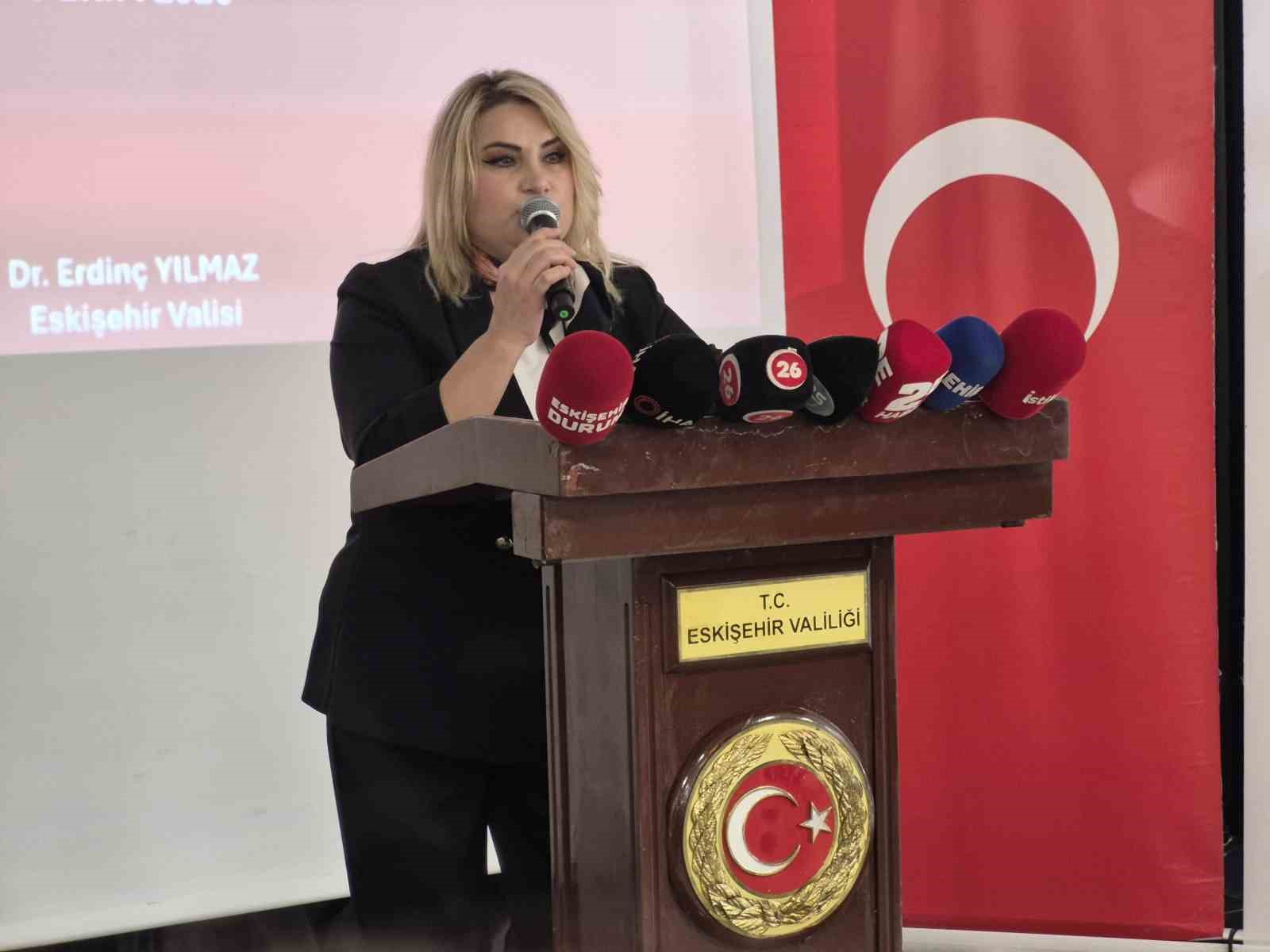 Eskişehir Valisi Dr. Yılmaz, muhtarlara ’Yürekten istirhamımdır’ diye seslendi