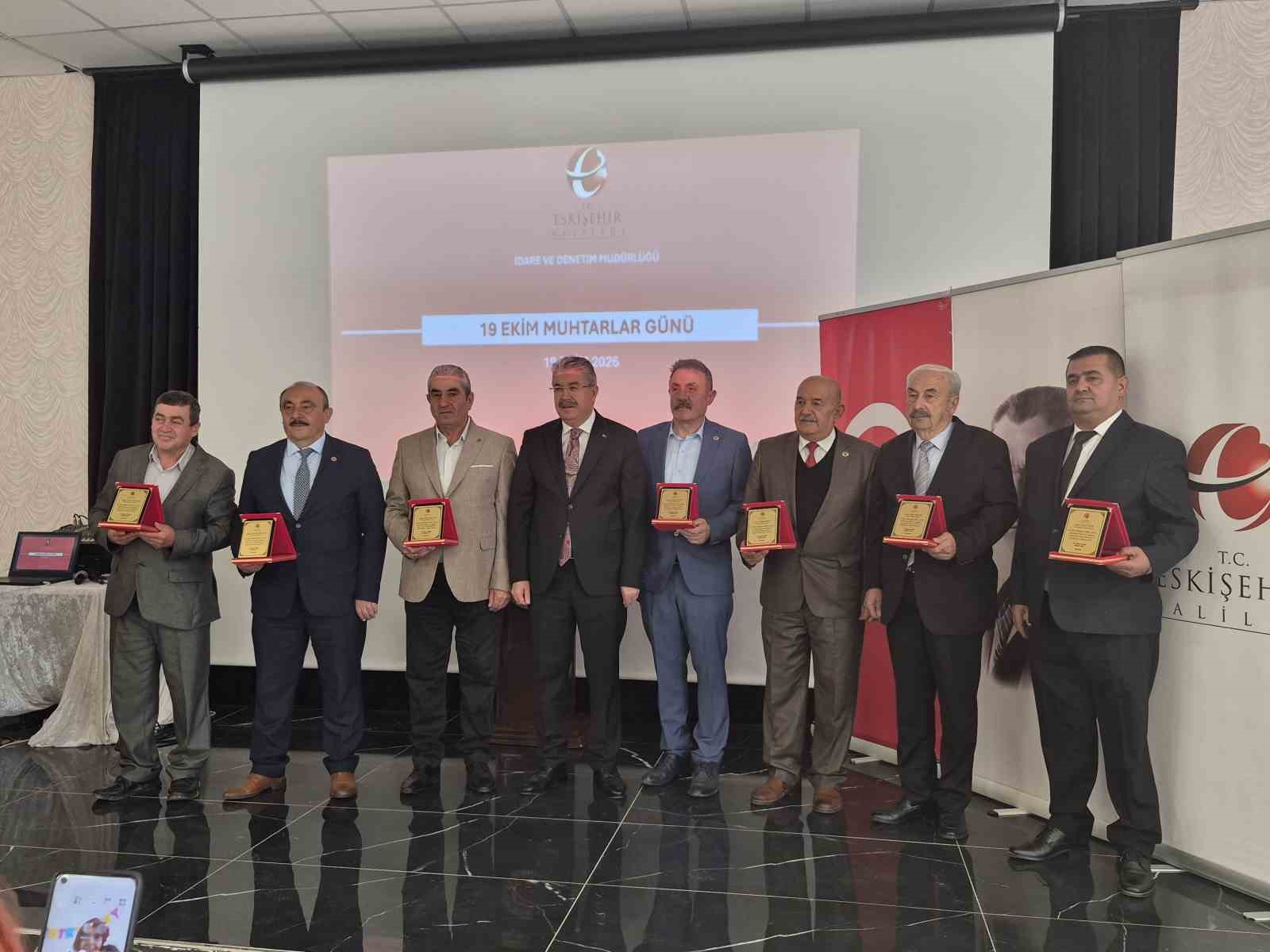 Eskişehir Valisi Dr. Yılmaz, muhtarlara ’Yürekten istirhamımdır’ diye seslendi