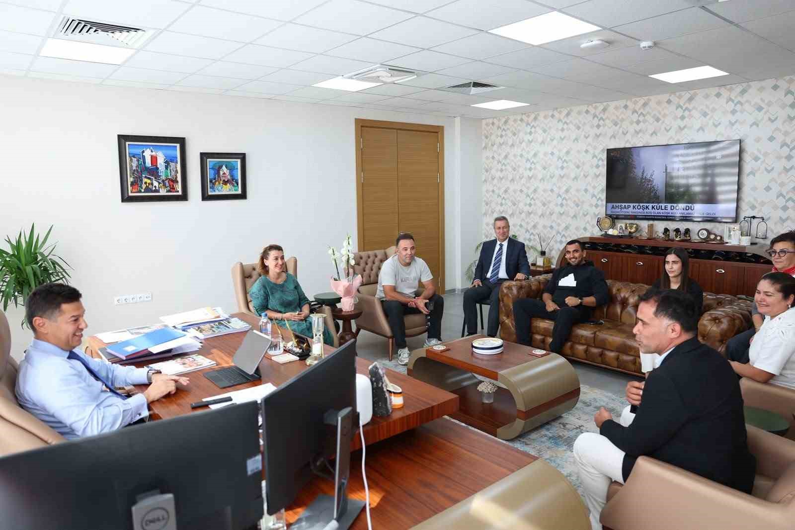 Başkan Ünlü, Selimiye Mahalle Muhtarı Akgül ve mahalle sakinlerini ağırladı