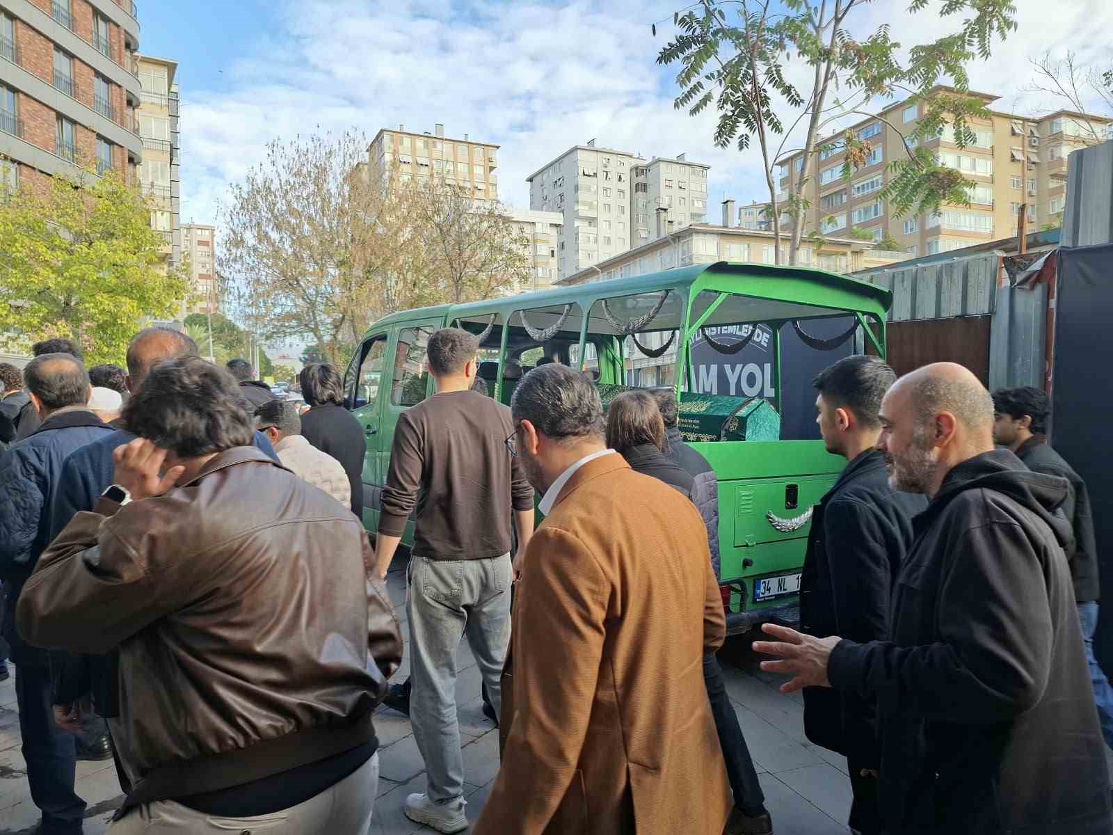 Şişli’deki konserde hayatını kaybeden Mahmud Sami Ramazanoğlu toprağa verildi