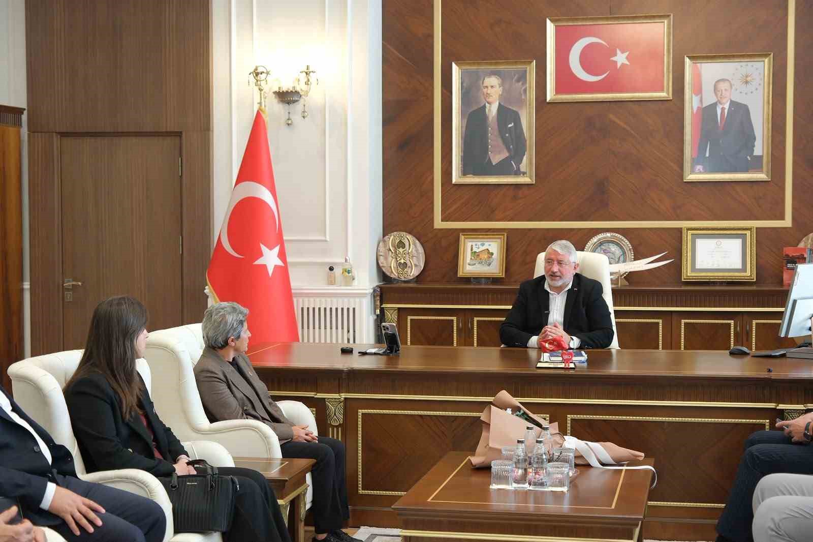 Başkan Aşgın muhtarların gününü kutladı