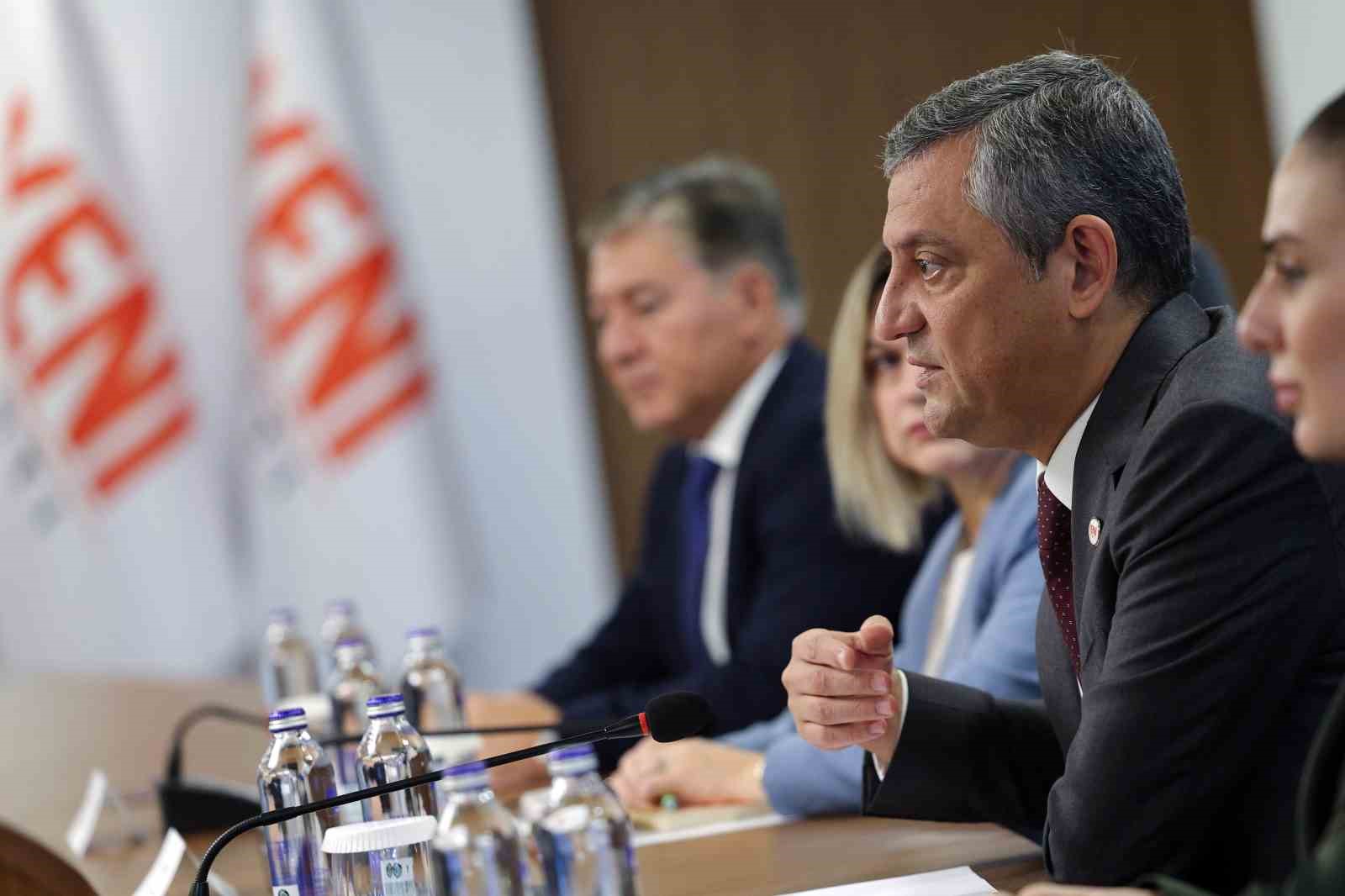 DEM Parti Eş Genel Başkanları Hatimoğulları ve Bakırhan’dan Özel’e ziyaret