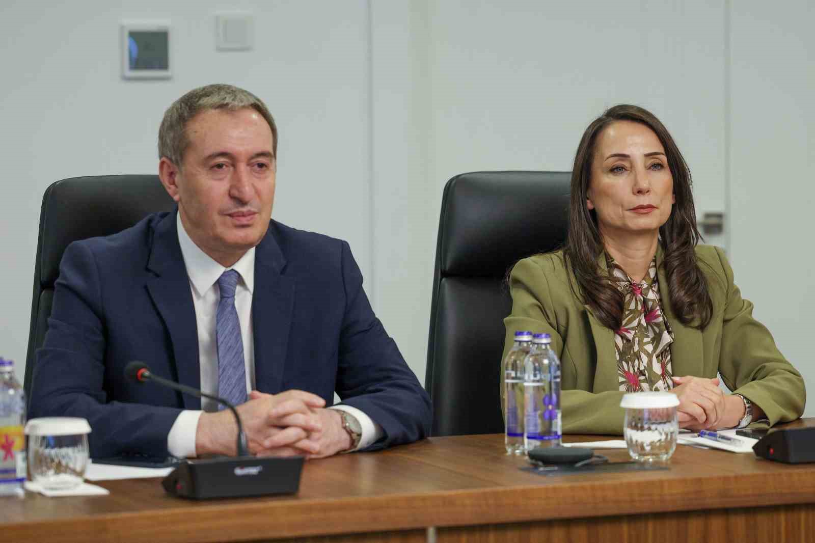 DEM Parti Eş Genel Başkanları Hatimoğulları ve Bakırhan’dan Özel’e ziyaret