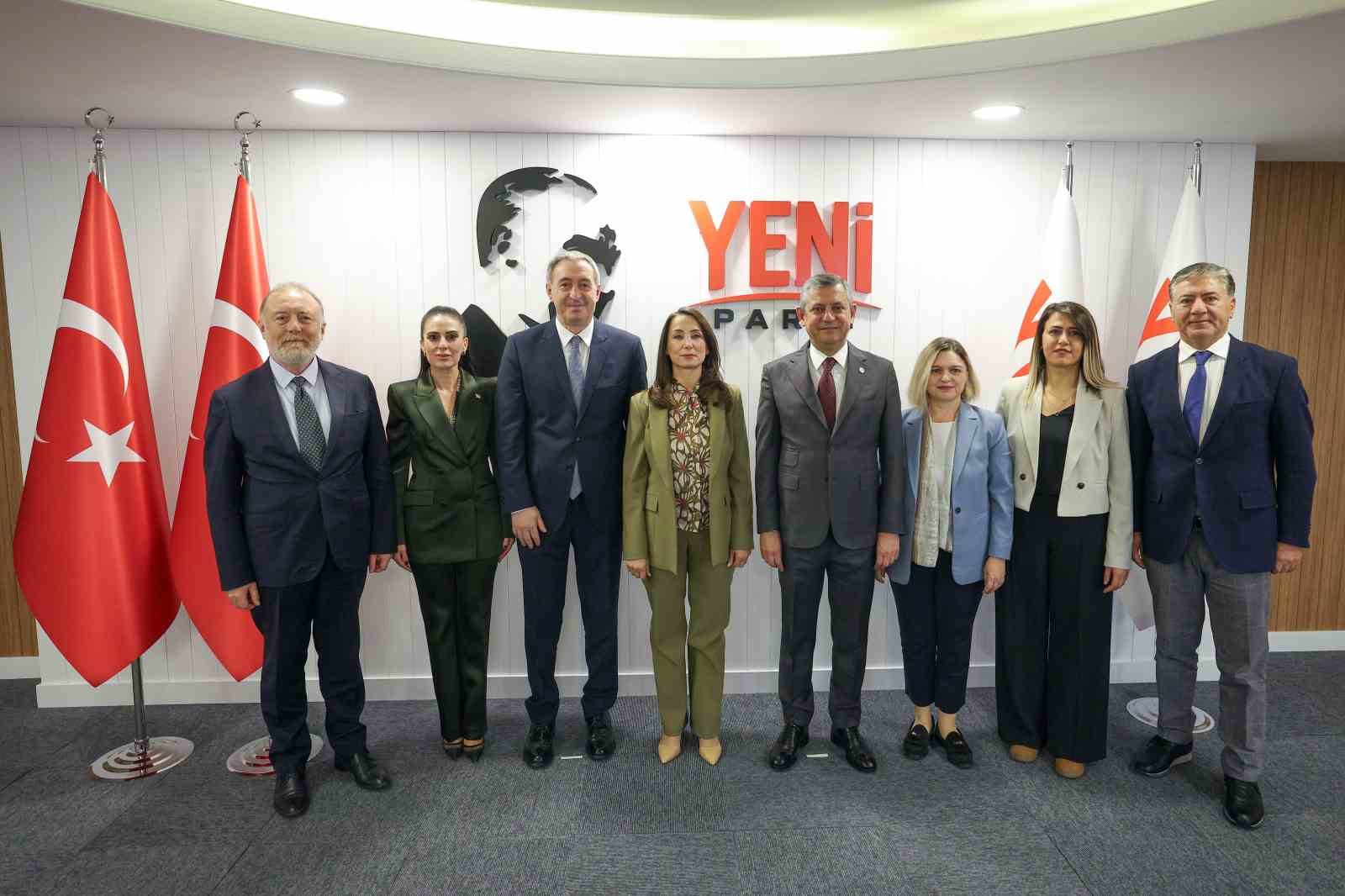 DEM Parti Eş Genel Başkanları Hatimoğulları ve Bakırhan’dan Özel’e ziyaret