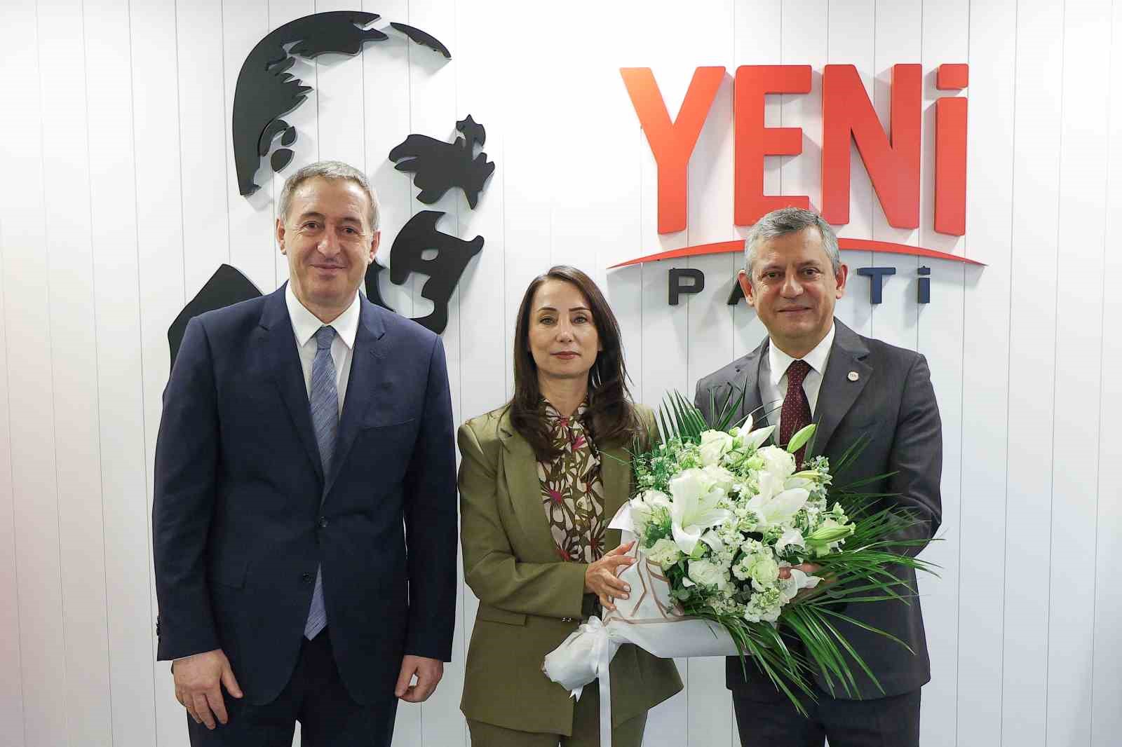 DEM Parti Eş Genel Başkanları Hatimoğulları ve Bakırhan’dan Özel’e ziyaret