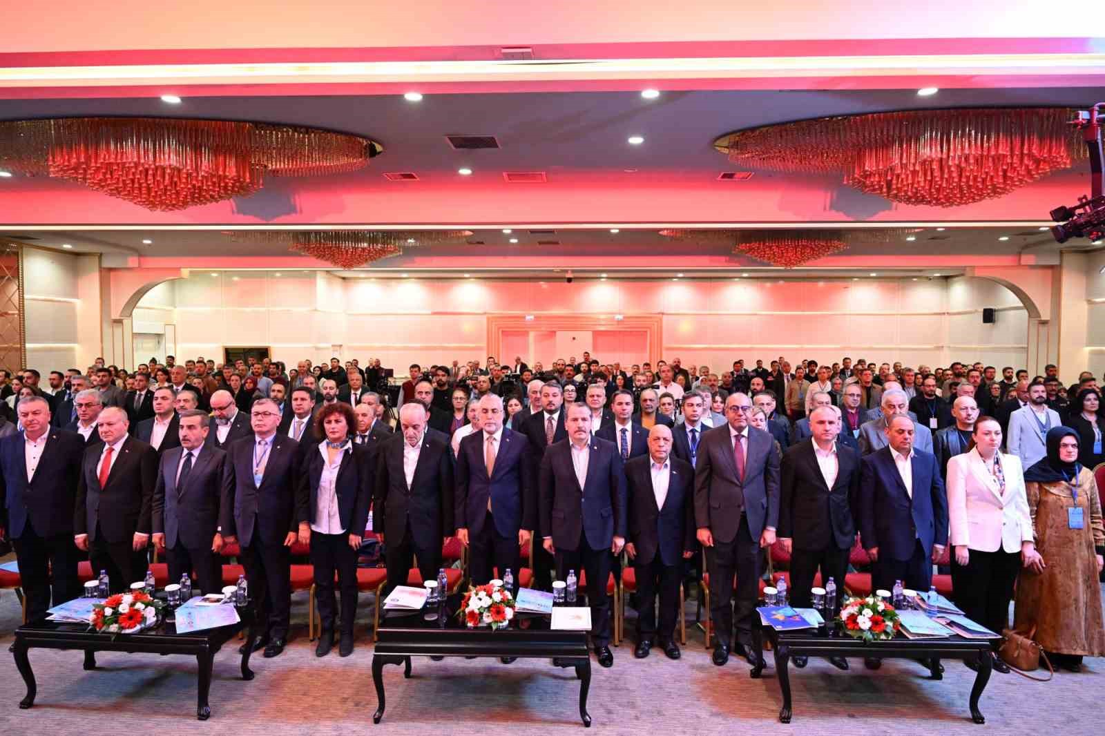 HAK-İŞ Genel Başkanı Arslan: "Dönüşümün maliyetinin çalışanlara ve emek hareketine yüklenmemesini istiyoruz"